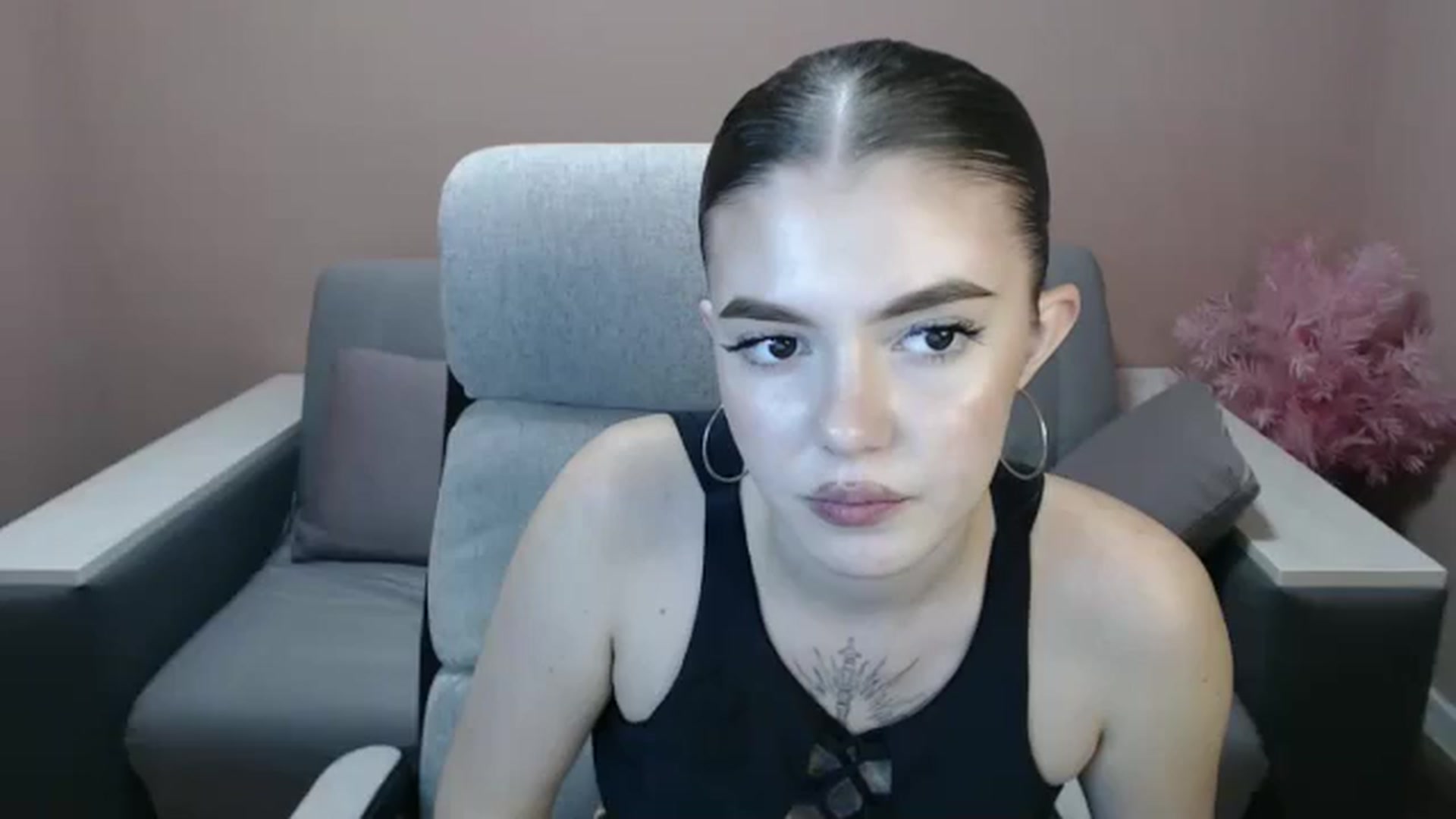 Gallery image thumbnail from Ritaneer's myfreecams stream on, 08/12/2024, 11:25 image 4 of 20
