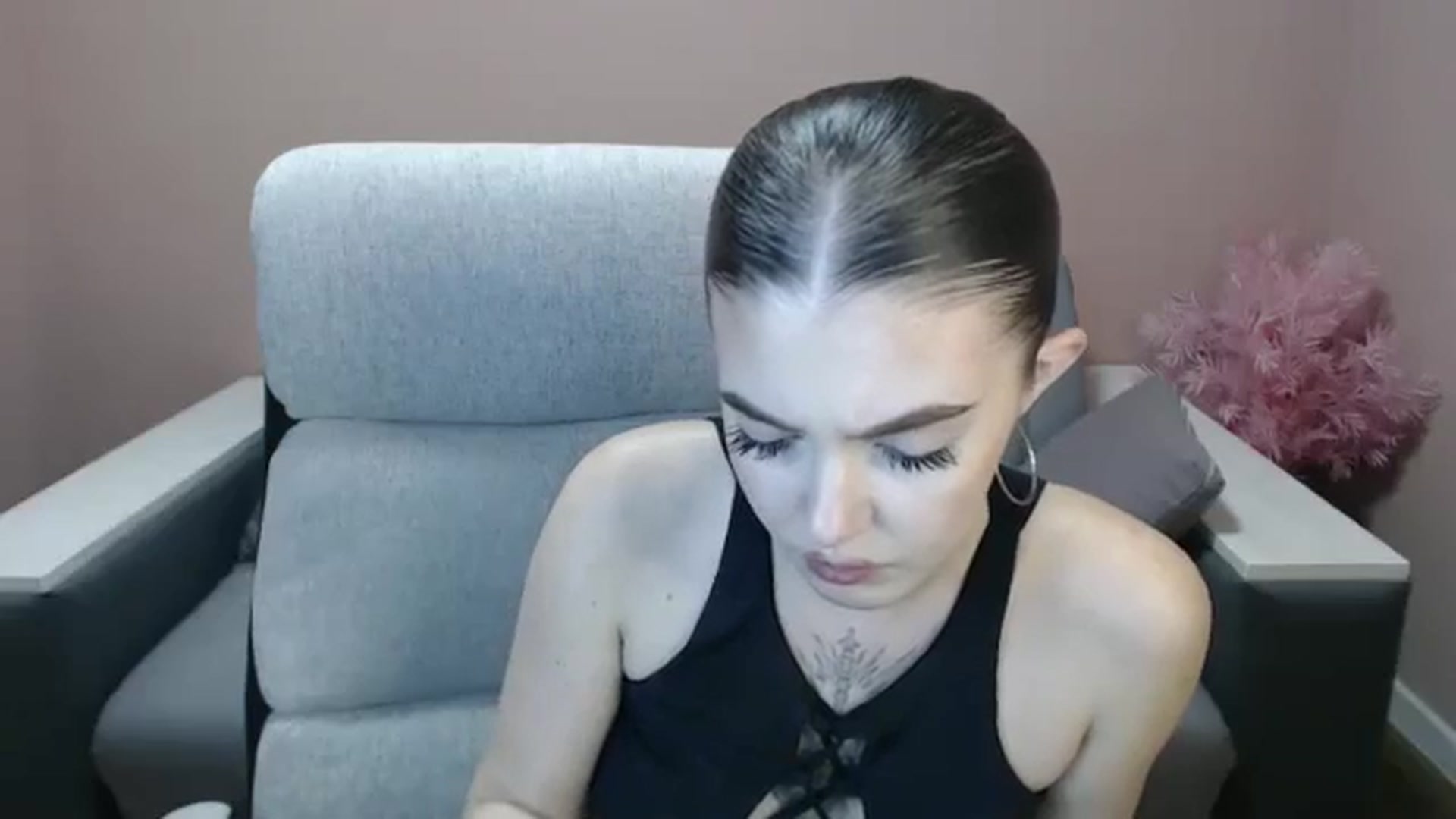 Gallery image thumbnail from Ritaneer's myfreecams stream on, 08/12/2024, 12:00 image 13 of 20
