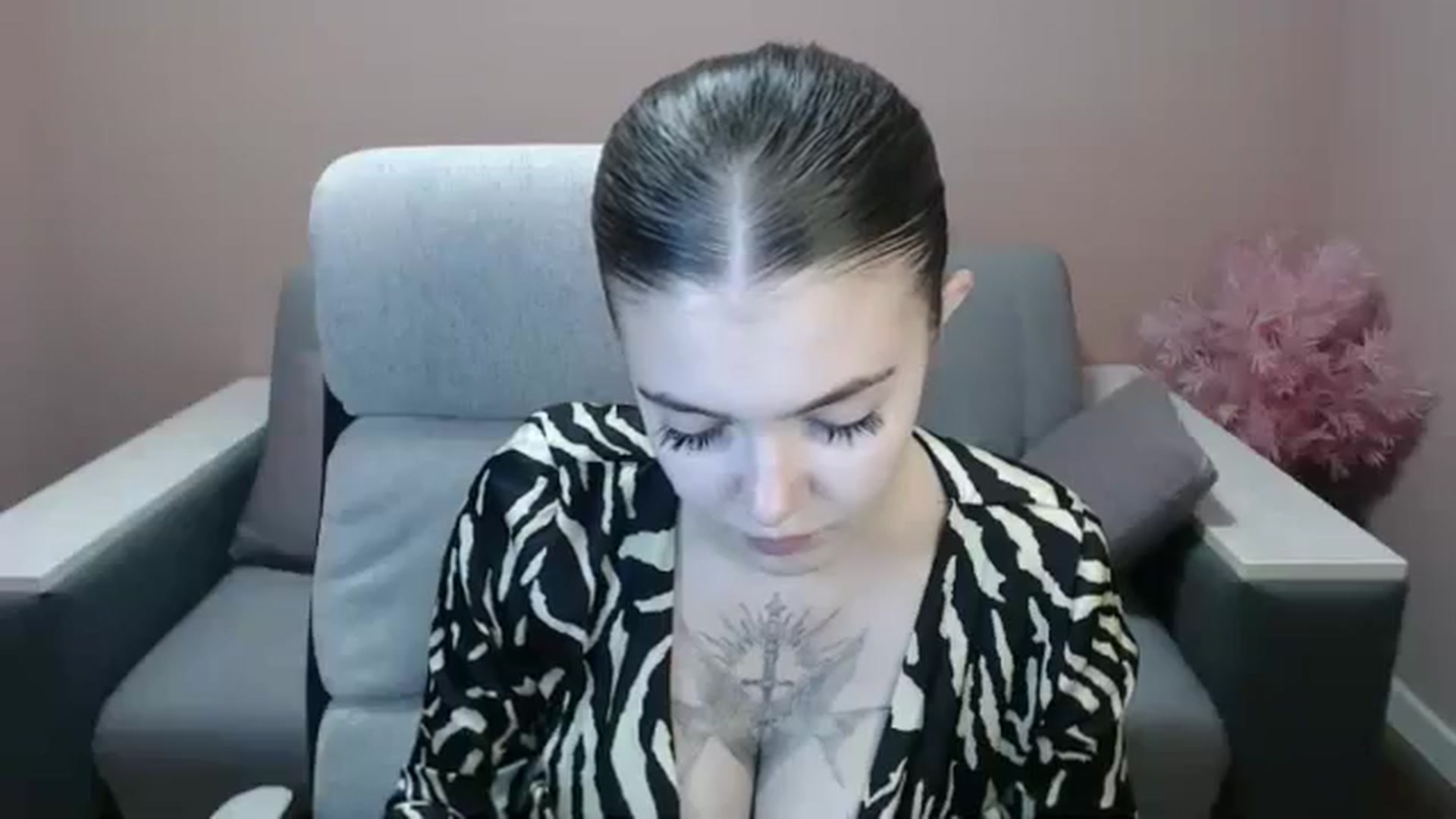 Gallery image thumbnail from Ritaneer's myfreecams stream on, 08/13/2024, 08:49 image 11 of 20