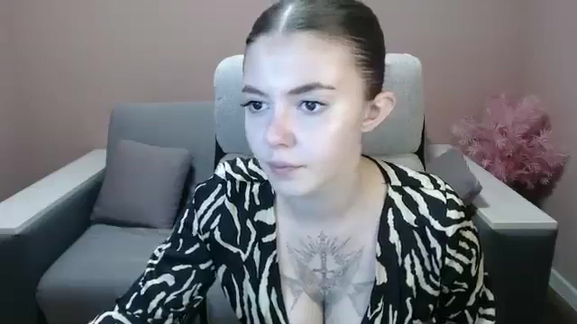 Gallery image thumbnail from Ritaneer's myfreecams stream on, 08/13/2024, 10:27 image 5 of 20