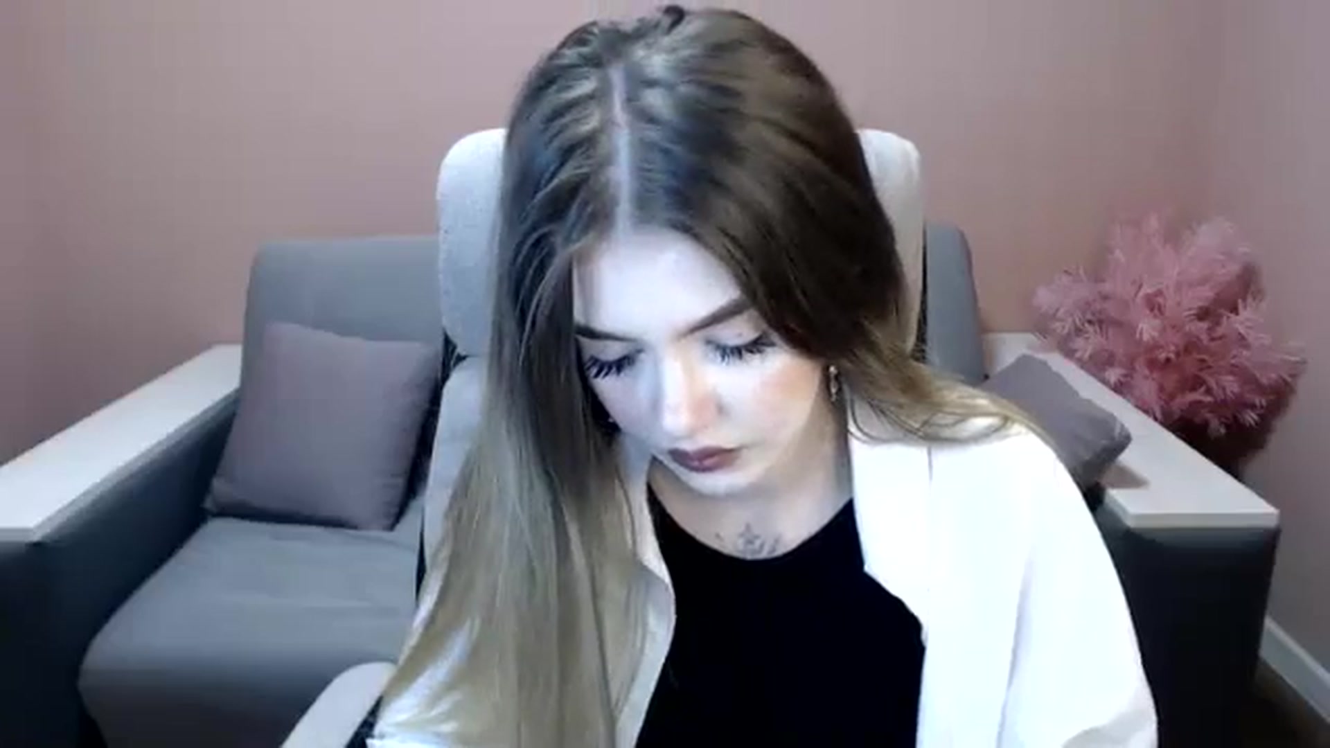 Gallery image thumbnail from Ritaneer's myfreecams stream on, 08/14/2024, 09:11 image 8 of 20