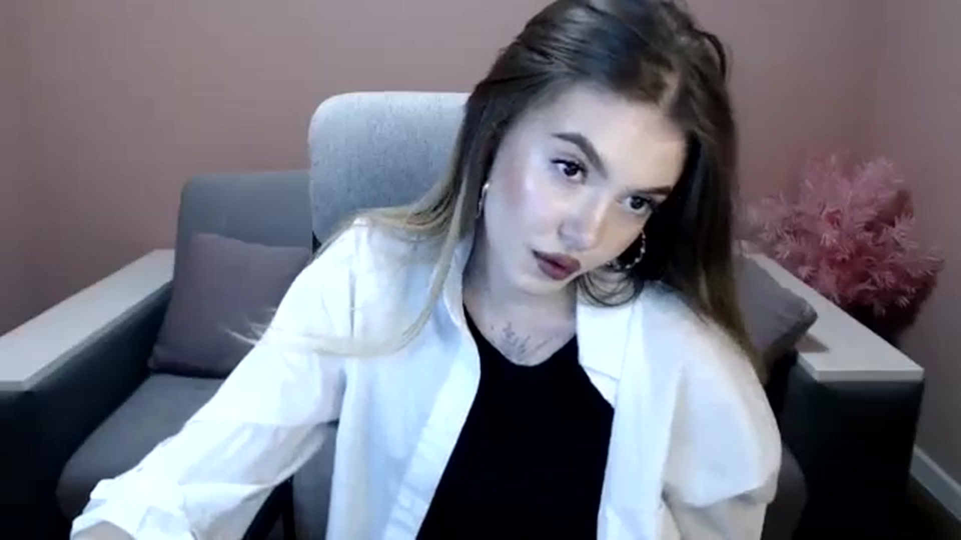 Gallery image thumbnail from Ritaneer's myfreecams stream on, 08/14/2024, 09:11 image 5 of 20