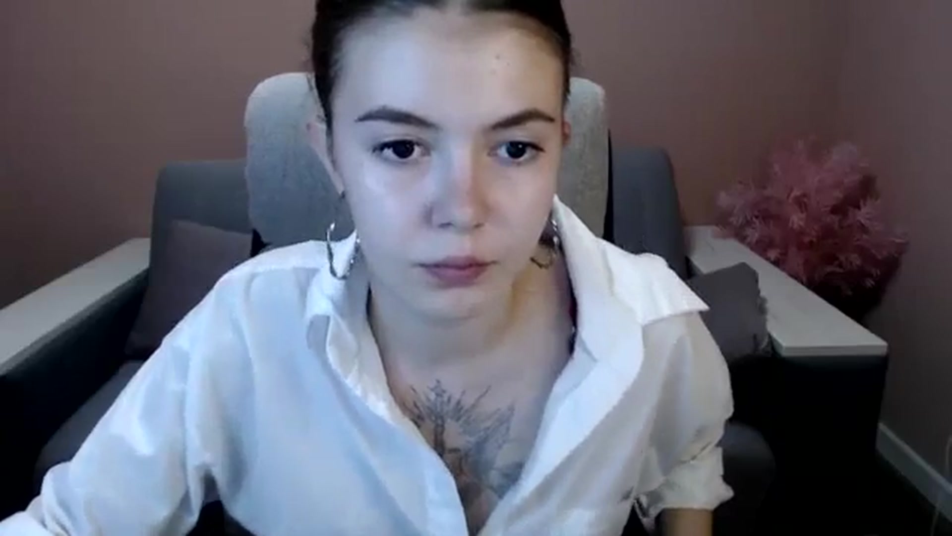 Gallery image thumbnail from Ritaneer's myfreecams stream on, 08/17/2024, 11:21 image 5 of 20