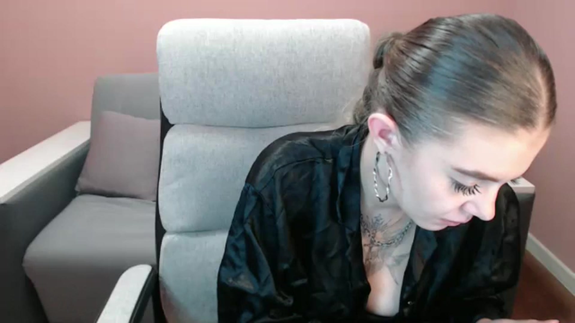 Gallery image thumbnail from Ritaneer's myfreecams stream on, 08/18/2024, 11:27 image 2 of 20