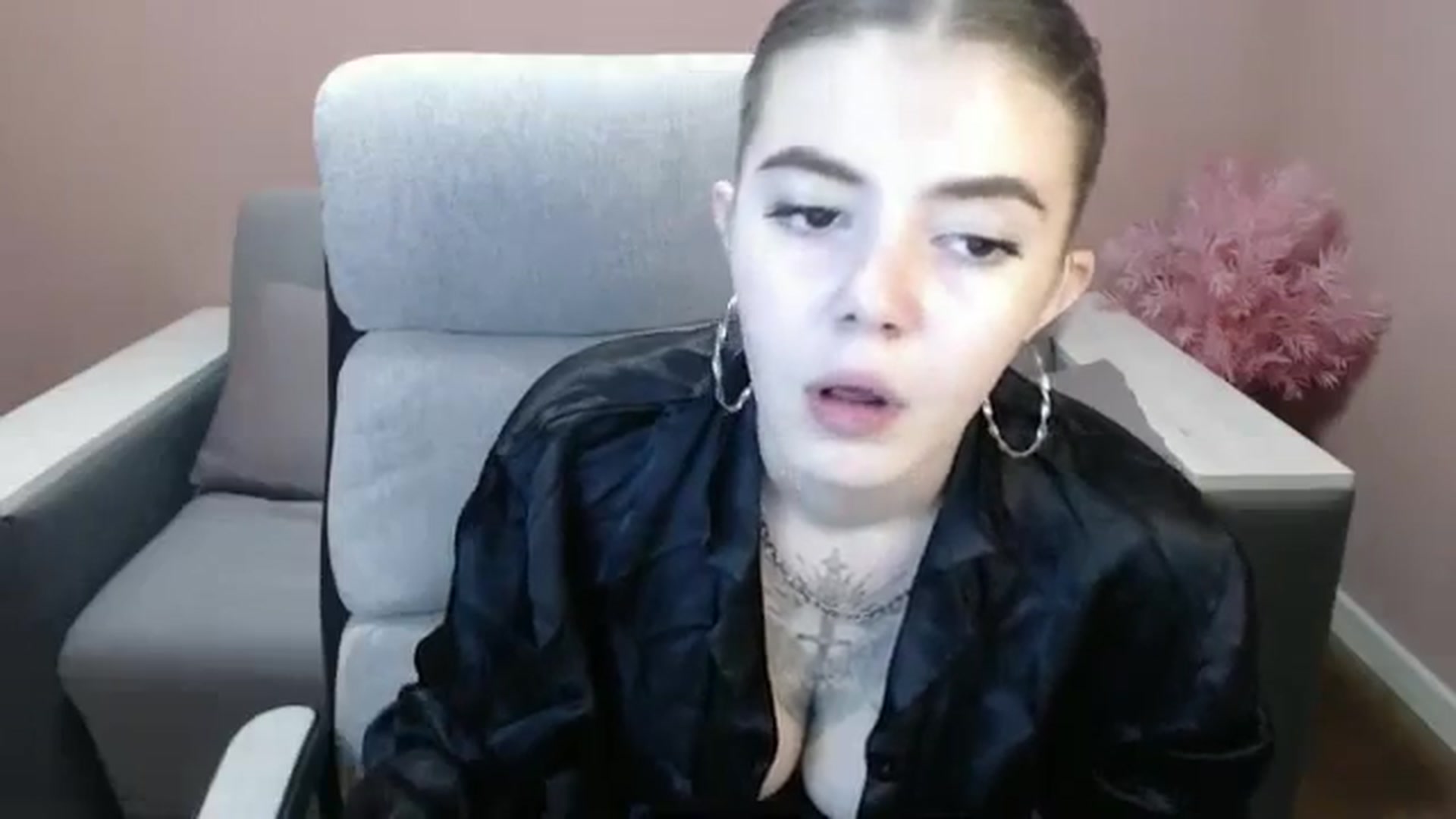 Gallery image thumbnail from Ritaneer's myfreecams stream on, 08/18/2024, 11:27 image 12 of 20