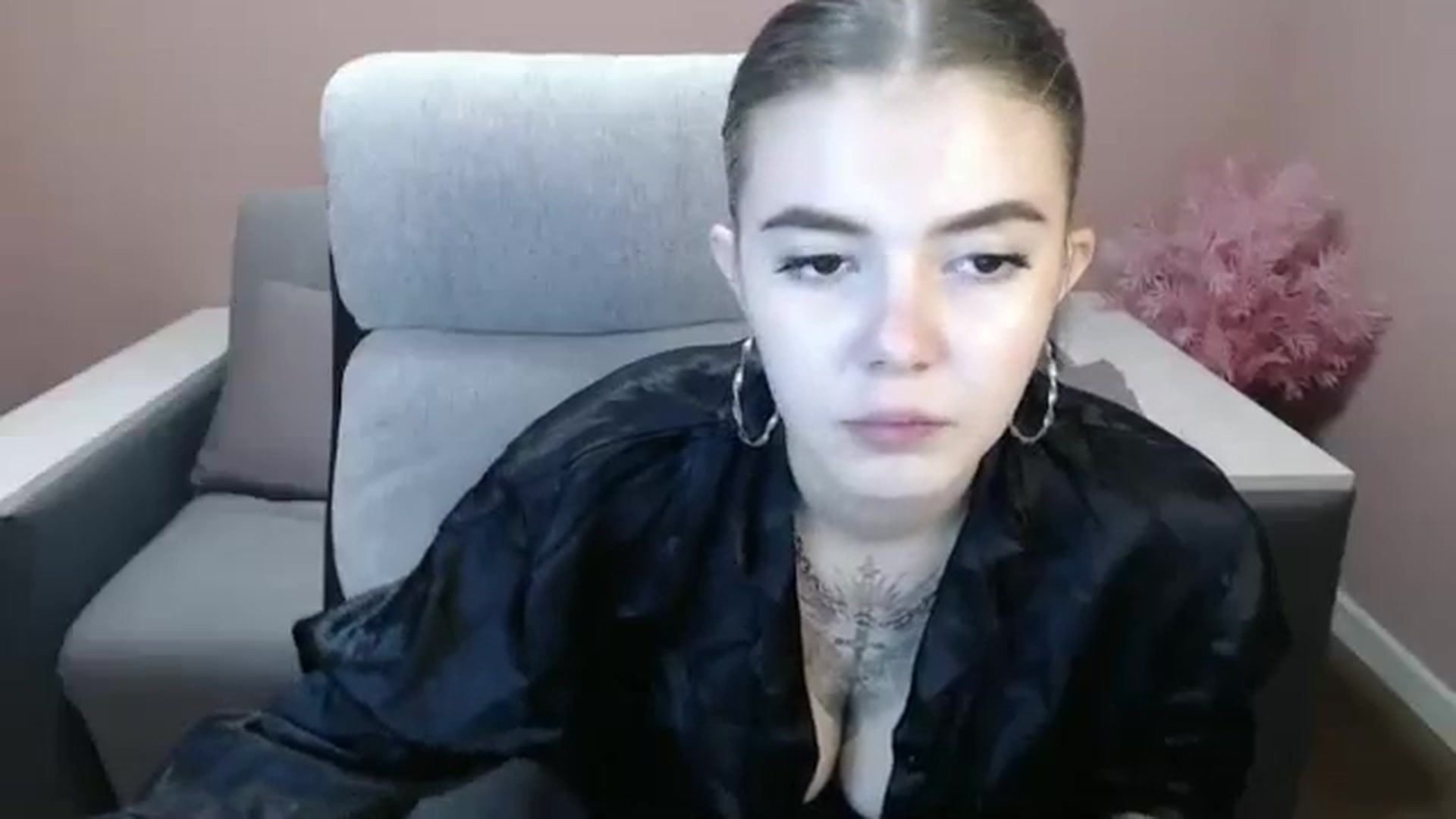Gallery image thumbnail from Ritaneer's myfreecams stream on, 08/18/2024, 11:27 image 14 of 20