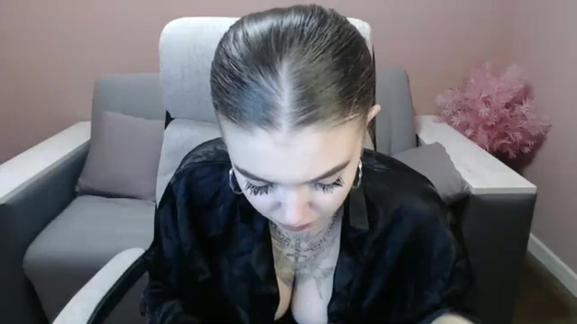 Gallery image thumbnail from Ritaneer's myfreecams stream on, 08/18/2024, 11:27 image 9 of 20