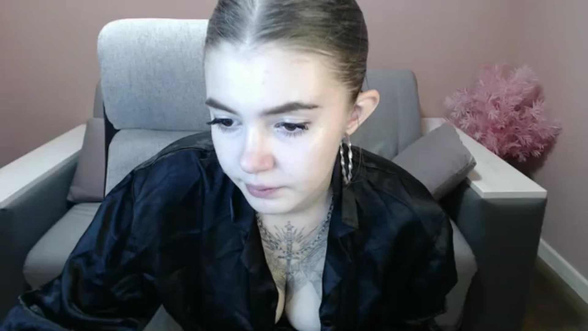 Gallery image thumbnail from Ritaneer's myfreecams stream on, 08/18/2024, 12:03 image 10 of 20