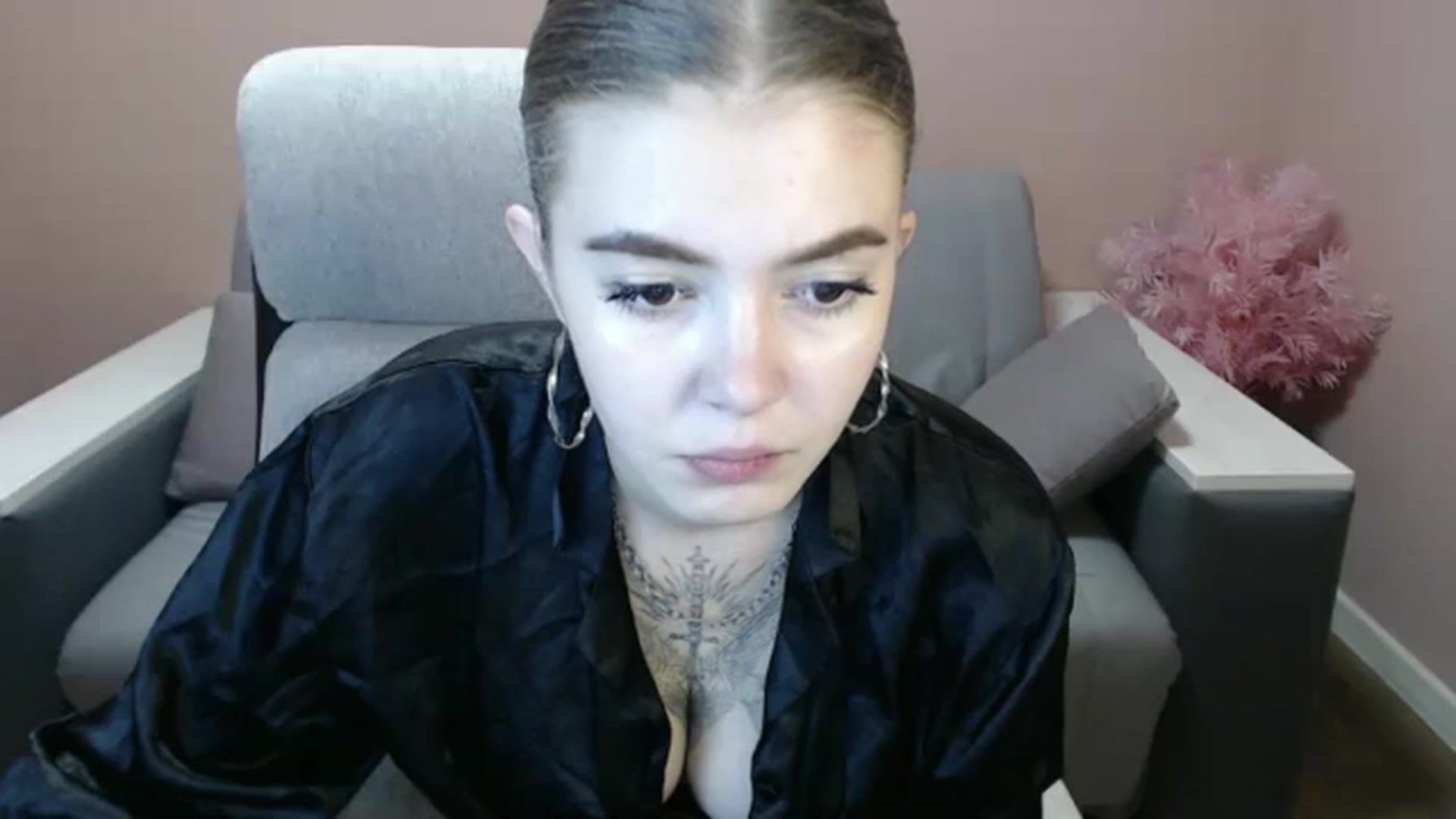 Gallery image thumbnail from Ritaneer's myfreecams stream on, 08/18/2024, 12:03 image 9 of 20