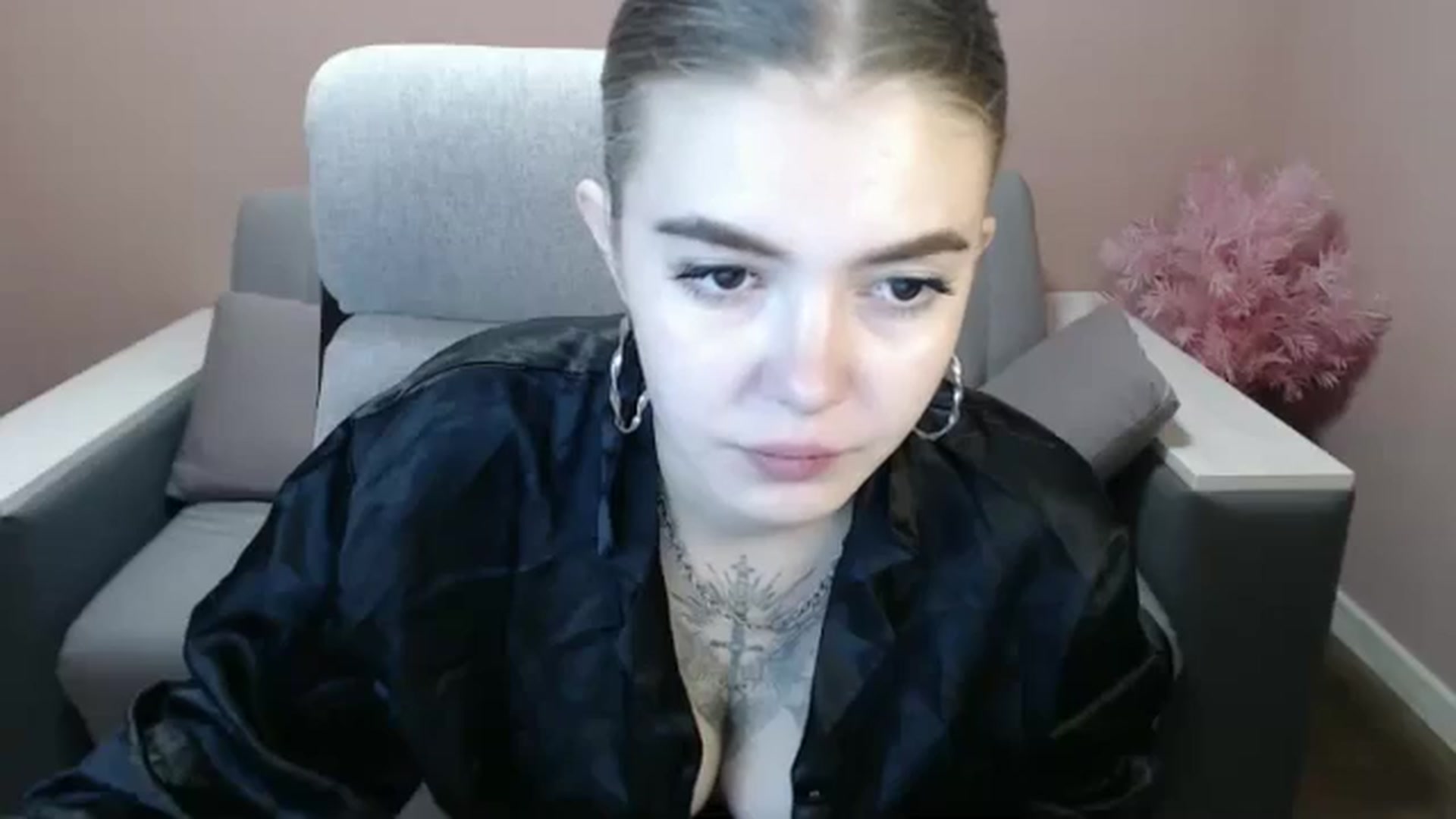 Gallery image thumbnail from Ritaneer's myfreecams stream on, 08/18/2024, 12:03 image 3 of 20