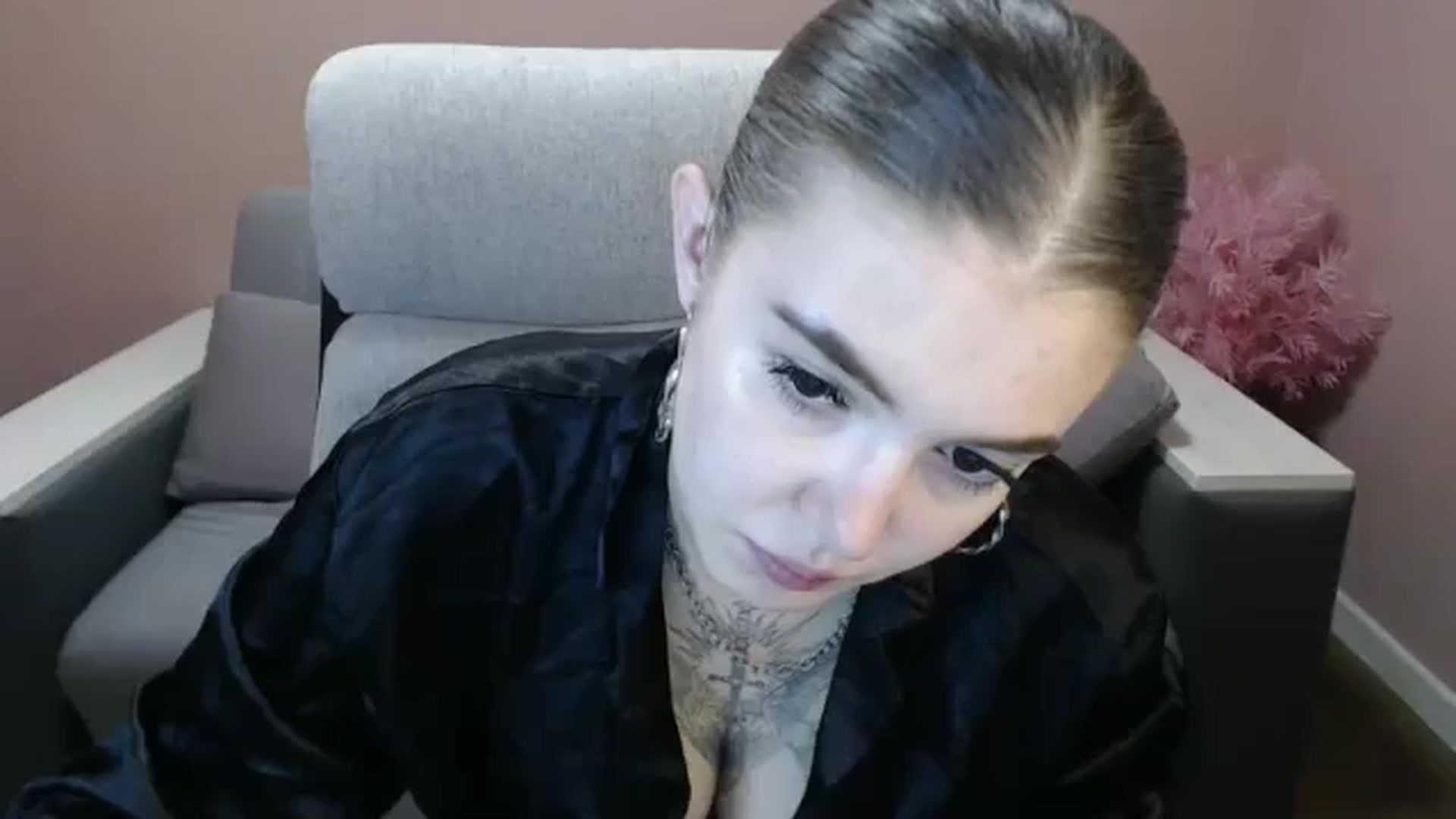 Gallery image thumbnail from Ritaneer's myfreecams stream on, 08/18/2024, 12:03 image 1 of 20