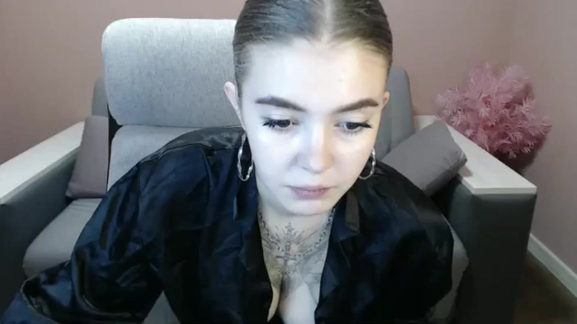 Gallery image thumbnail from Ritaneer's myfreecams stream on, 08/18/2024, 12:03 image 14 of 20