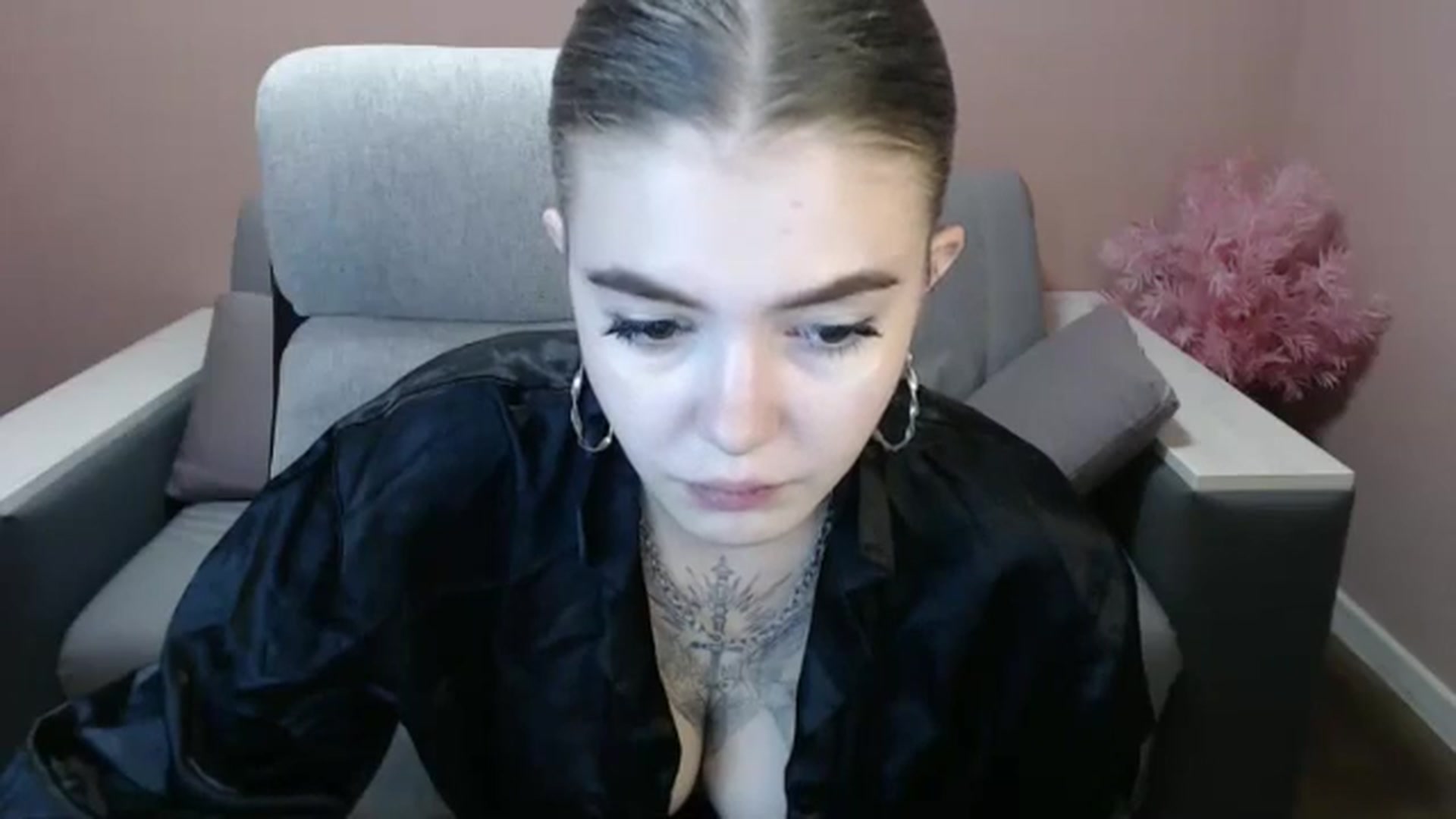 Gallery image thumbnail from Ritaneer's myfreecams stream on, 08/18/2024, 12:03 image 16 of 20