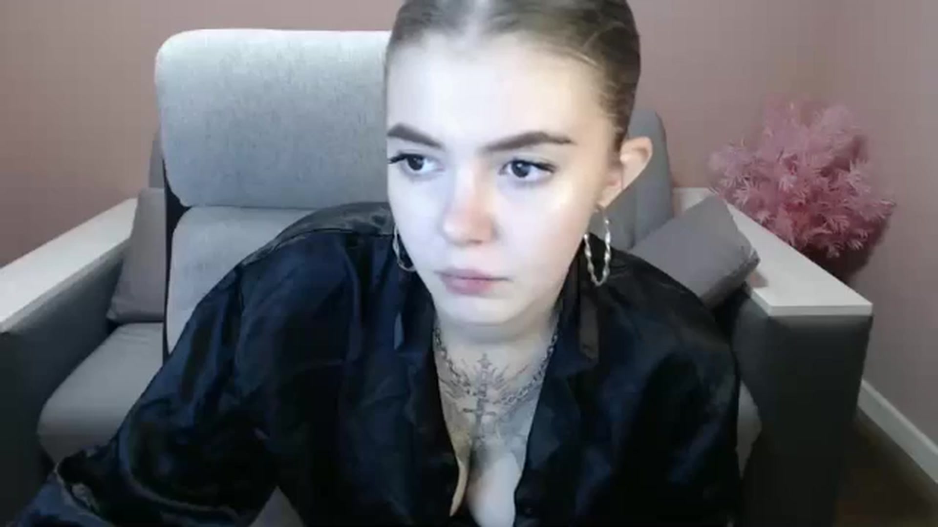 Gallery image thumbnail from Ritaneer's myfreecams stream on, 08/18/2024, 12:03 image 6 of 20