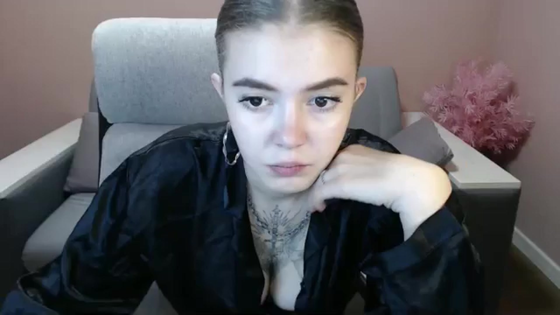 Gallery image thumbnail from Ritaneer's myfreecams stream on, 08/18/2024, 12:03 image 11 of 20