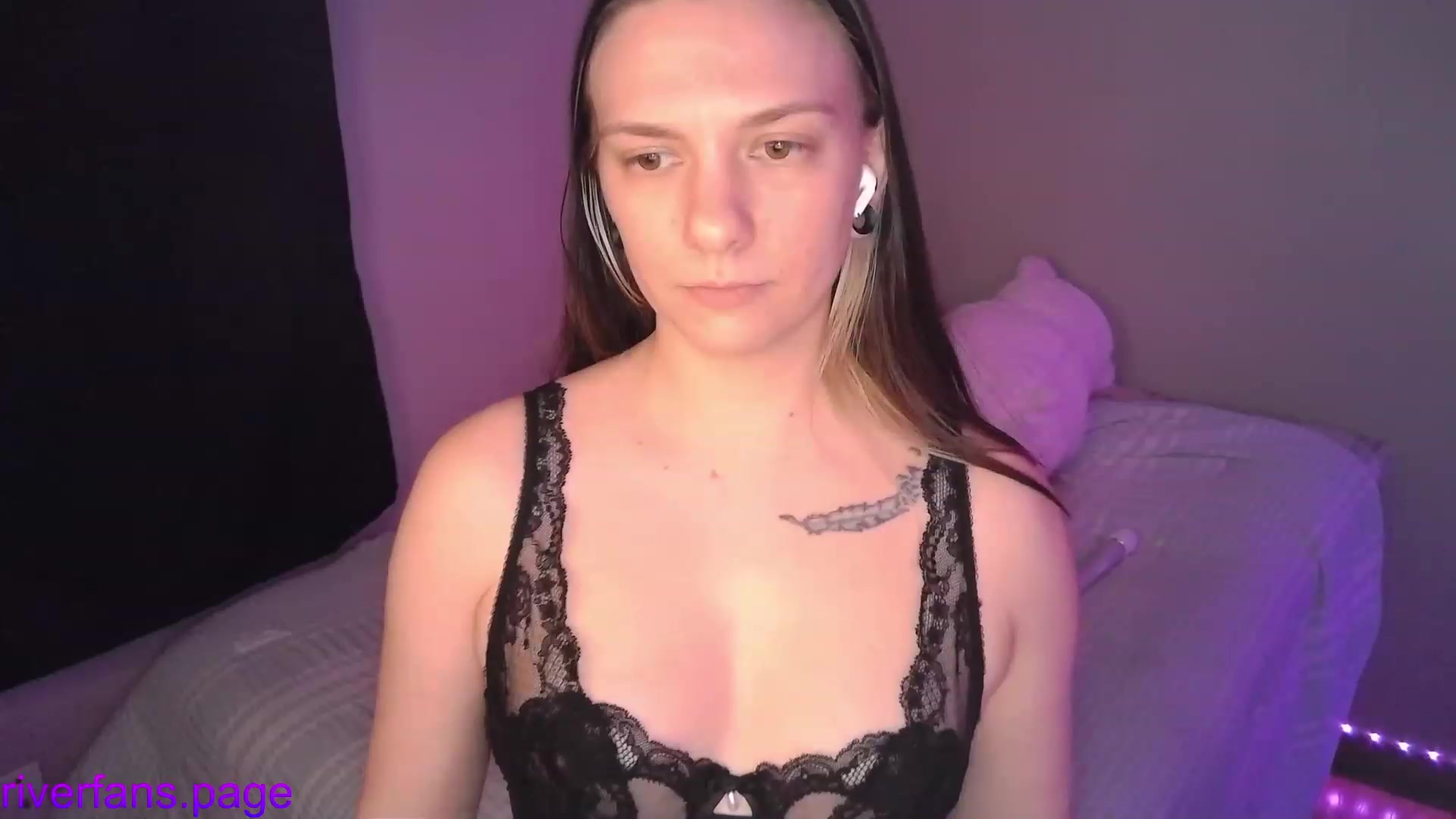 Gallery image thumbnail from RiverMoonx's myfreecams stream on, 03/03/2023, 03:39 image 19 of 20