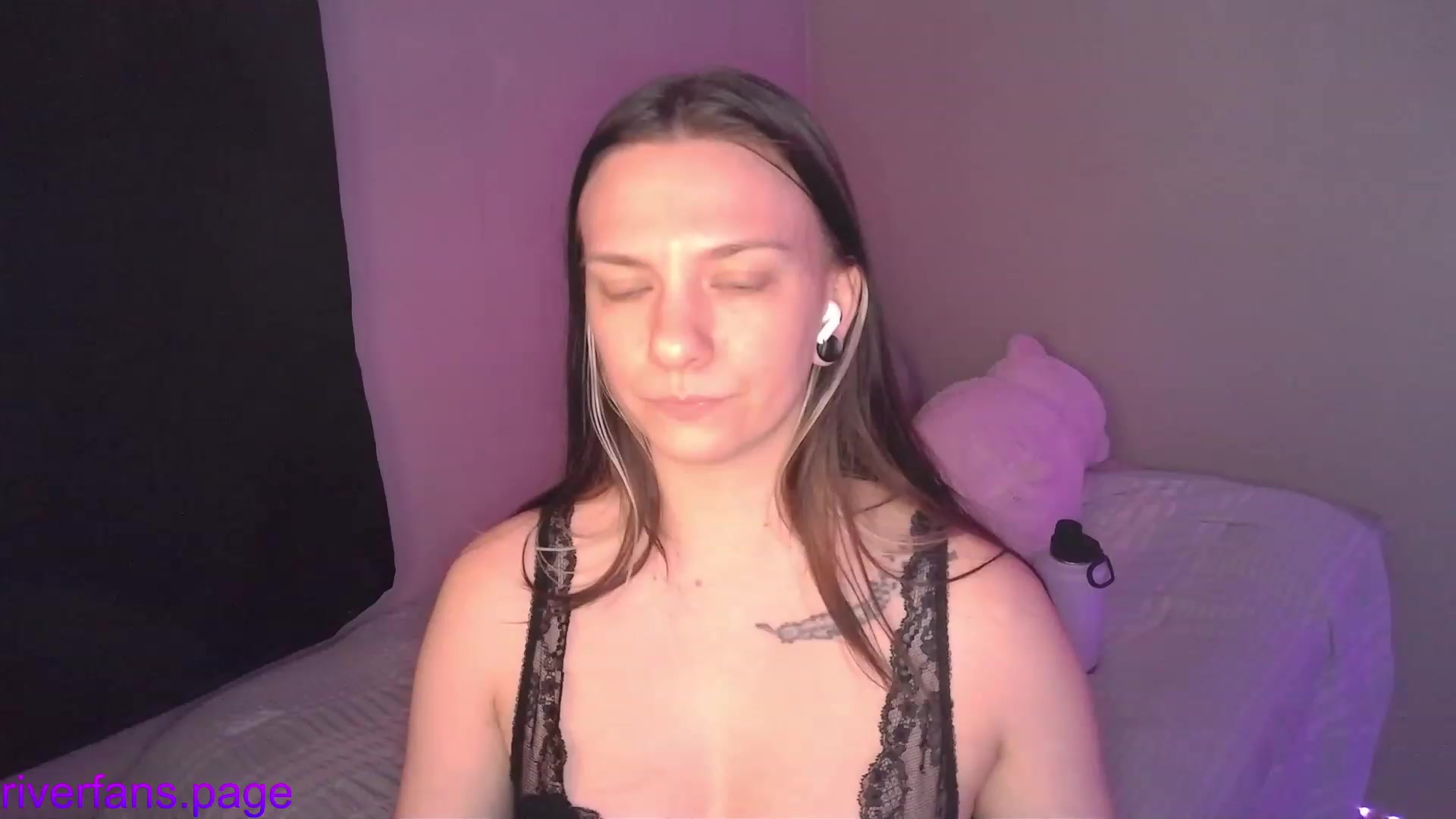 Gallery image thumbnail from RiverMoonx's myfreecams stream on, 03/03/2023, 03:39 image 4 of 20