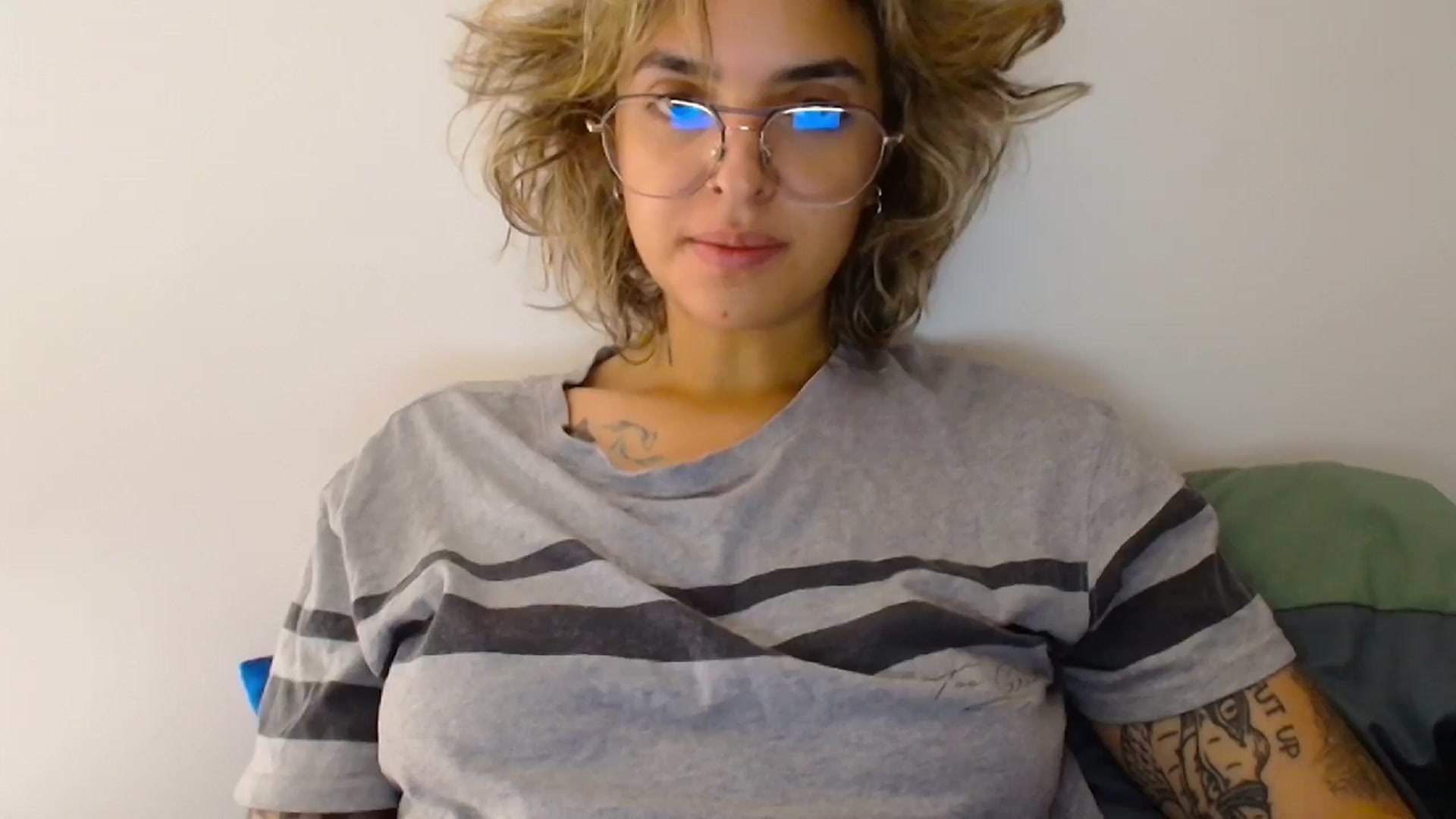 Gallery image thumbnail from RiversideCA's myfreecams stream on, 03/24/2024, 16:26 image 14 of 20
