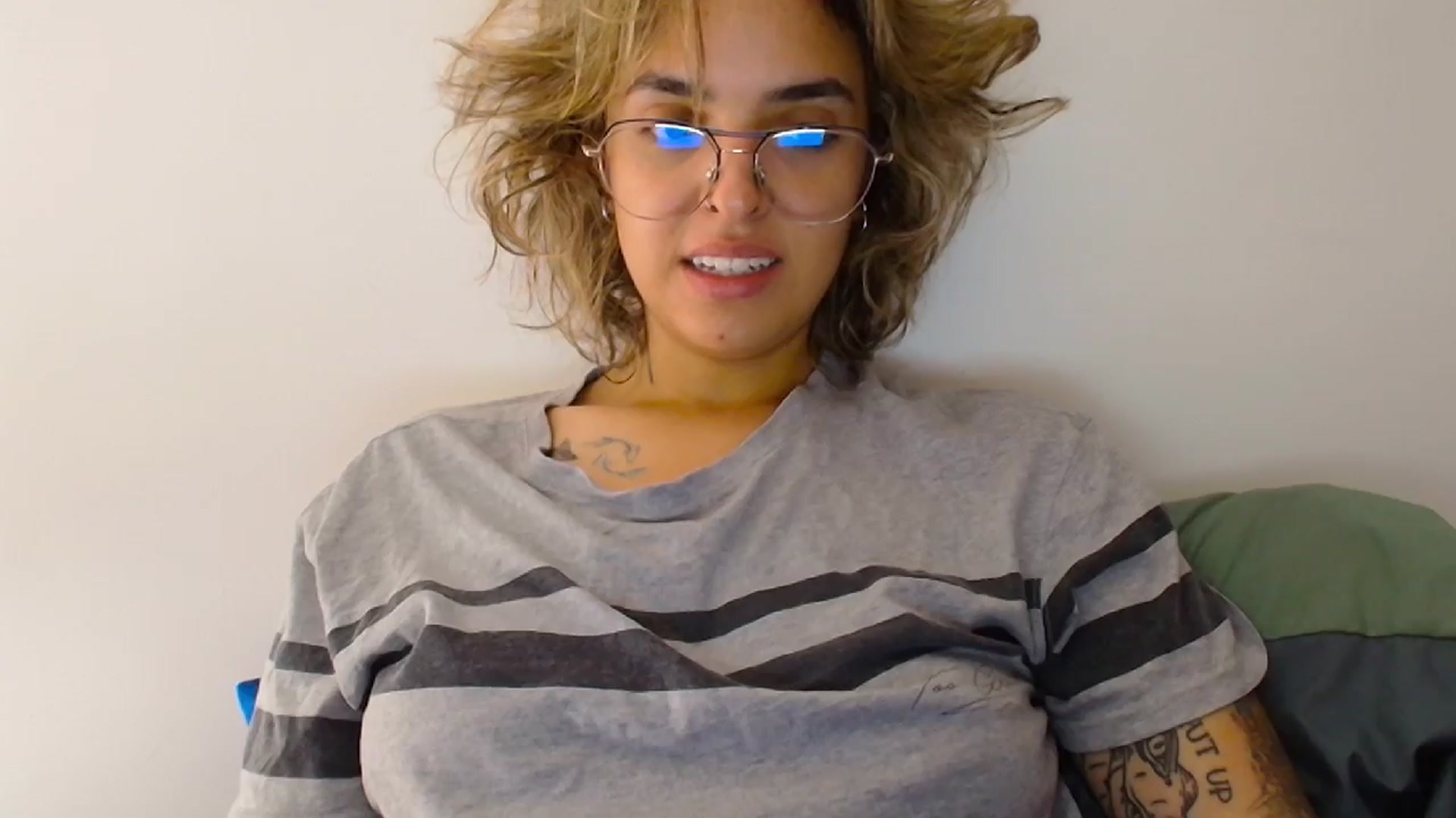 Gallery image thumbnail from RiversideCA's myfreecams stream on, 03/24/2024, 16:26 image 13 of 20