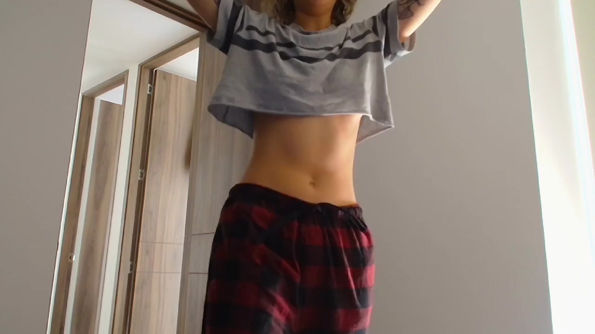 Gallery image thumbnail from RiversideCA's myfreecams stream on, 03/24/2024, 16:26 image 12 of 20