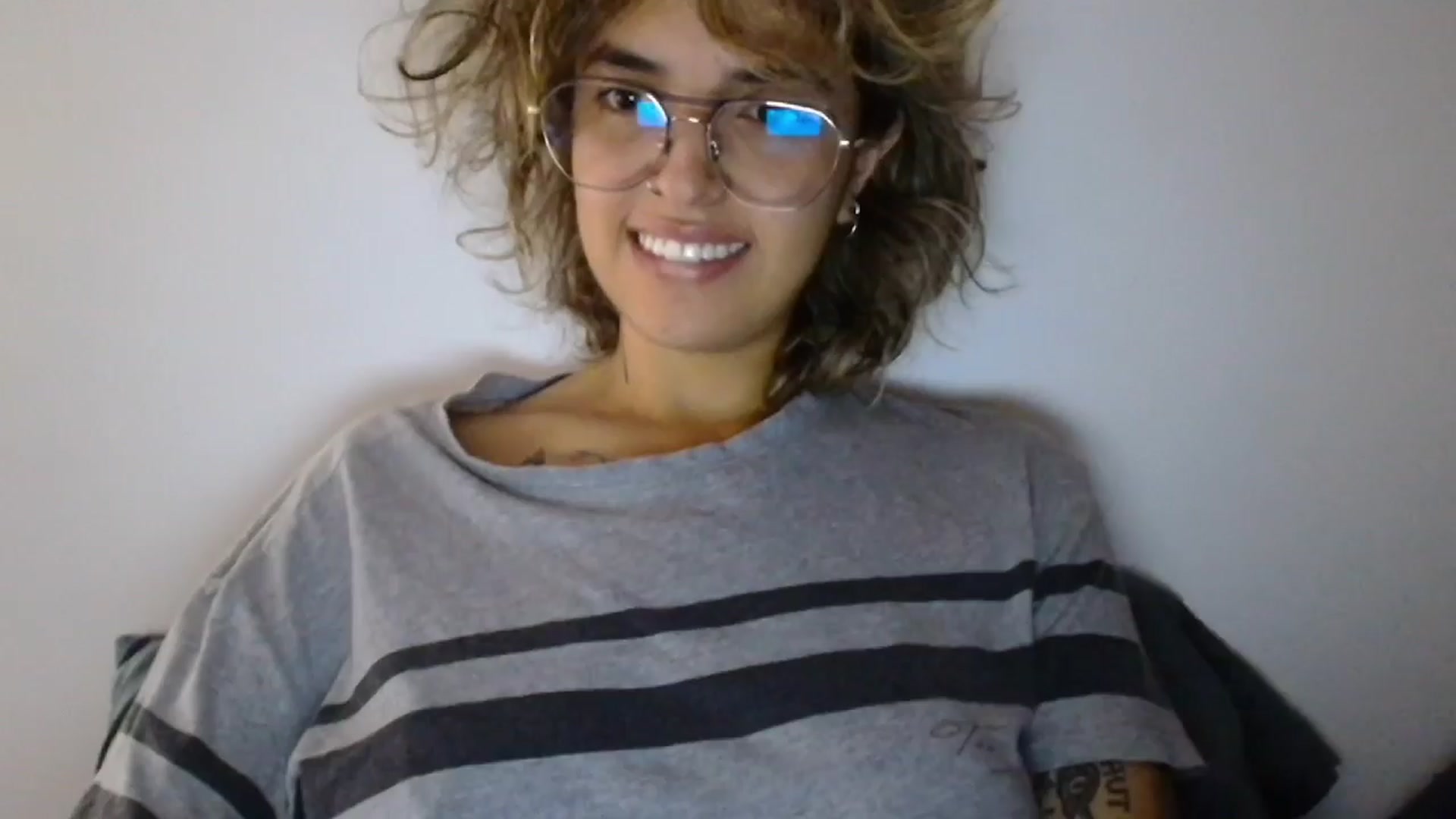 Gallery image thumbnail from RiversideCA's myfreecams stream on, 03/31/2024, 17:03 image 14 of 20