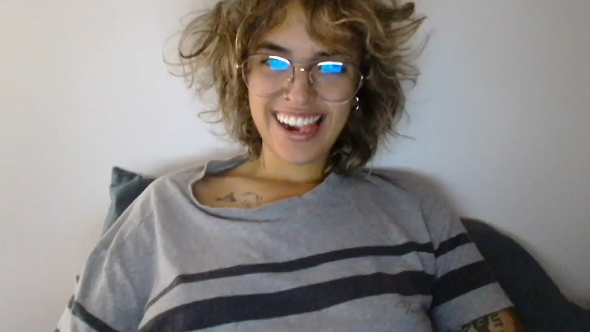 Gallery image thumbnail from RiversideCA's myfreecams stream on, 03/31/2024, 17:03 image 7 of 20