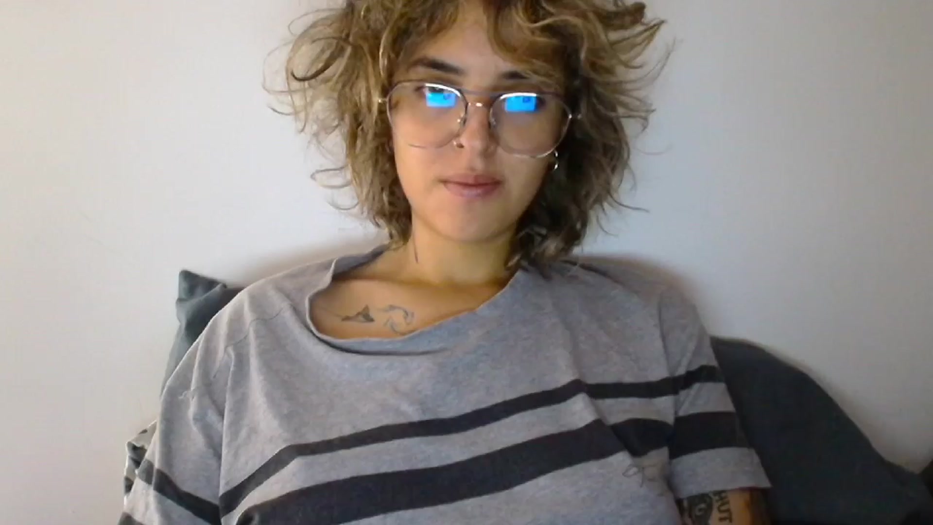 Gallery image thumbnail from RiversideCA's myfreecams stream on, 03/31/2024, 17:03 image 2 of 20