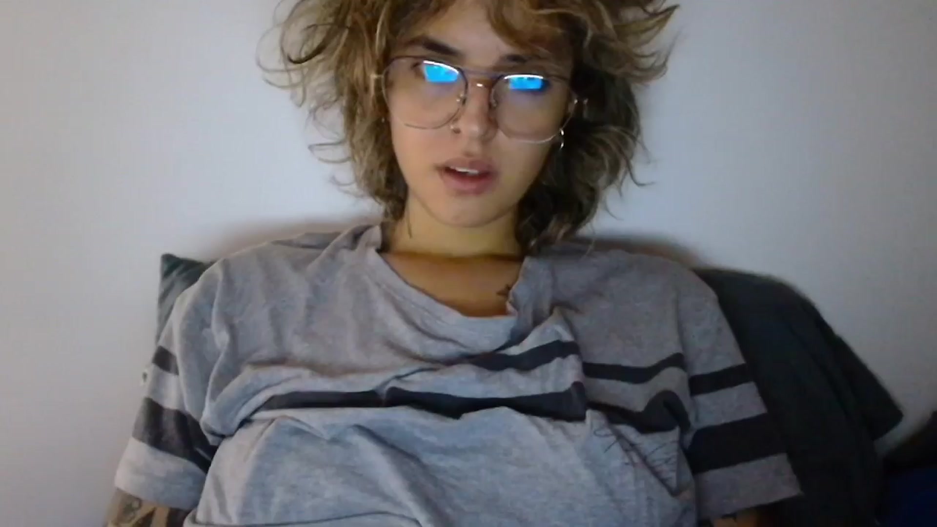 Gallery image thumbnail from RiversideCA's myfreecams stream on, 03/31/2024, 17:03 image 18 of 20