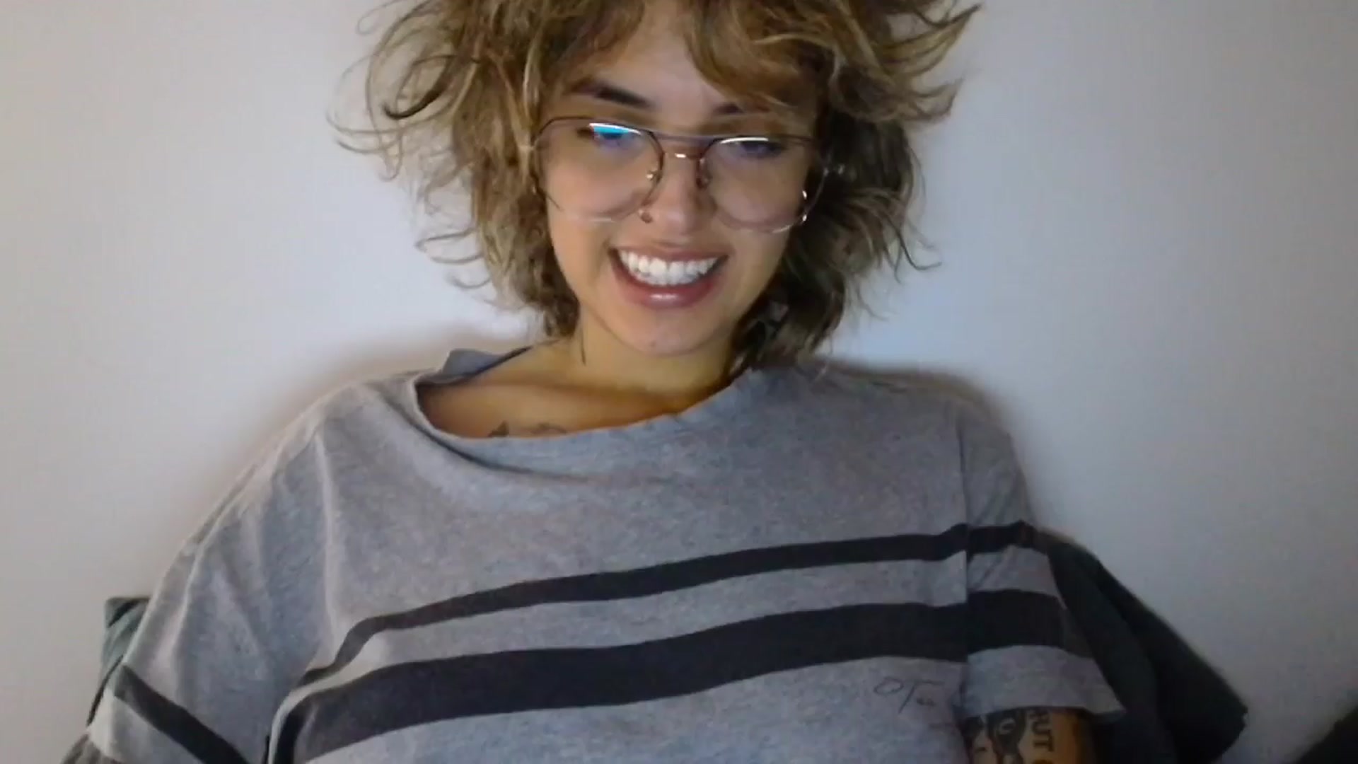 Gallery image thumbnail from RiversideCA's myfreecams stream on, 03/31/2024, 17:03 image 13 of 20