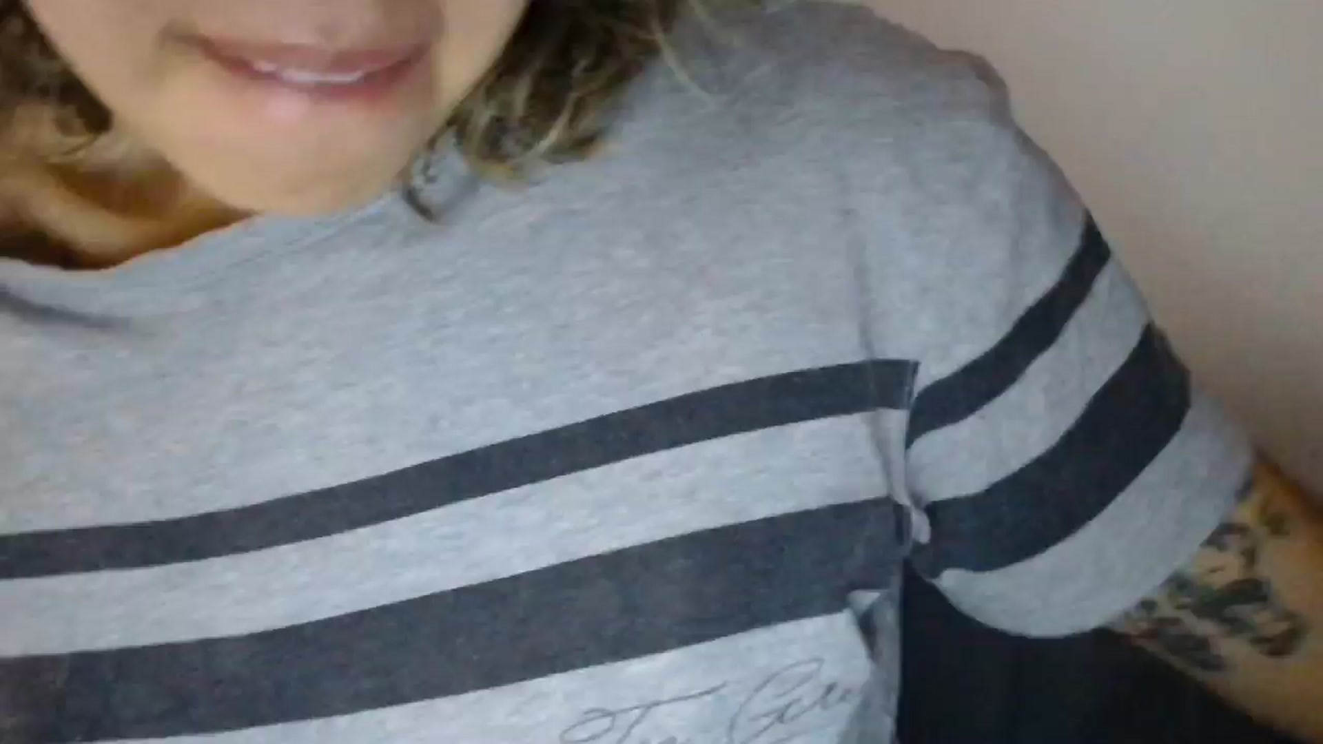 Gallery image thumbnail from RiversideCA's myfreecams stream on, 03/31/2024, 17:03 image 15 of 20