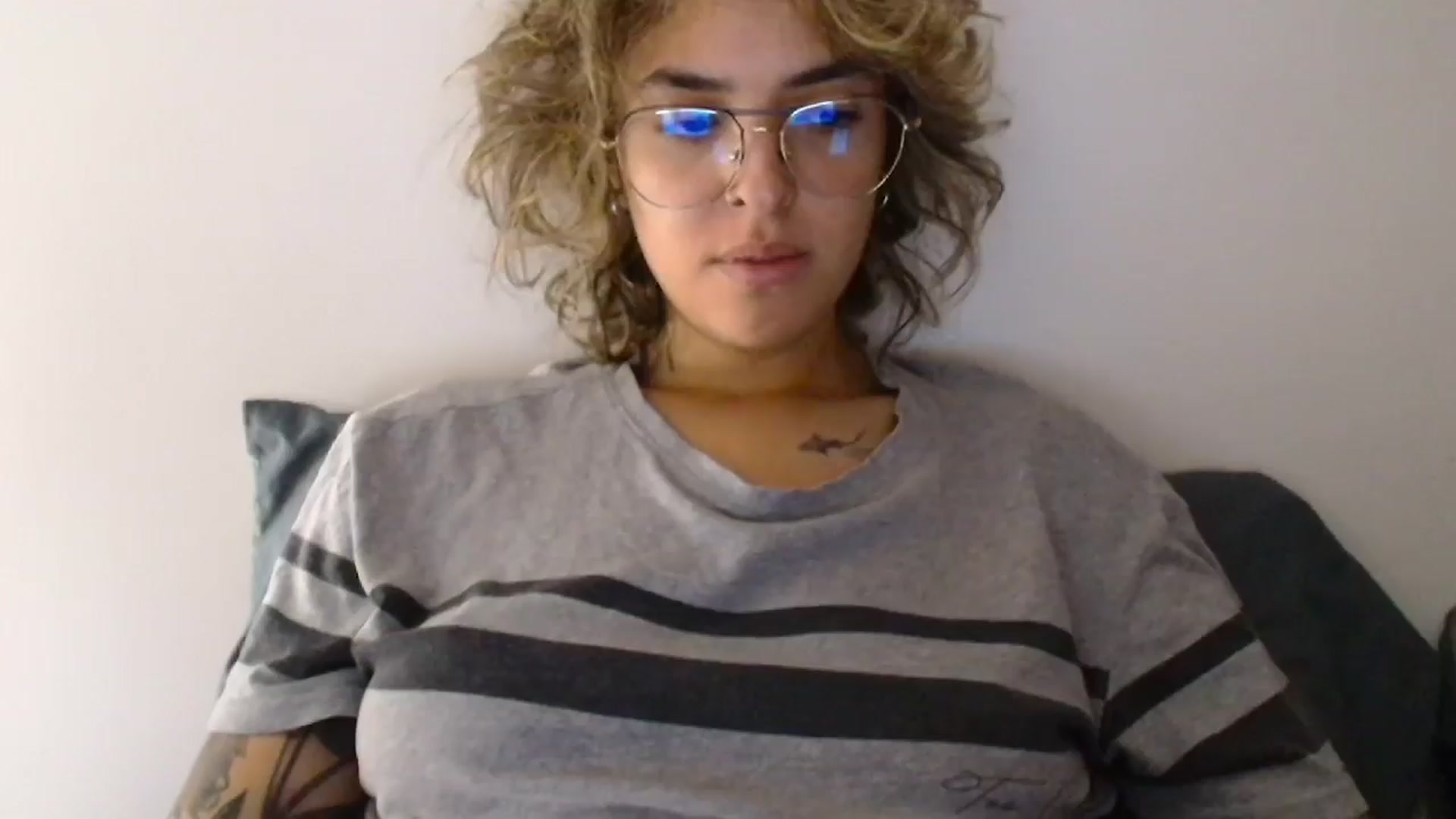 Gallery image thumbnail from RiversideCA's myfreecams stream on, 04/01/2024, 16:09 image 12 of 20