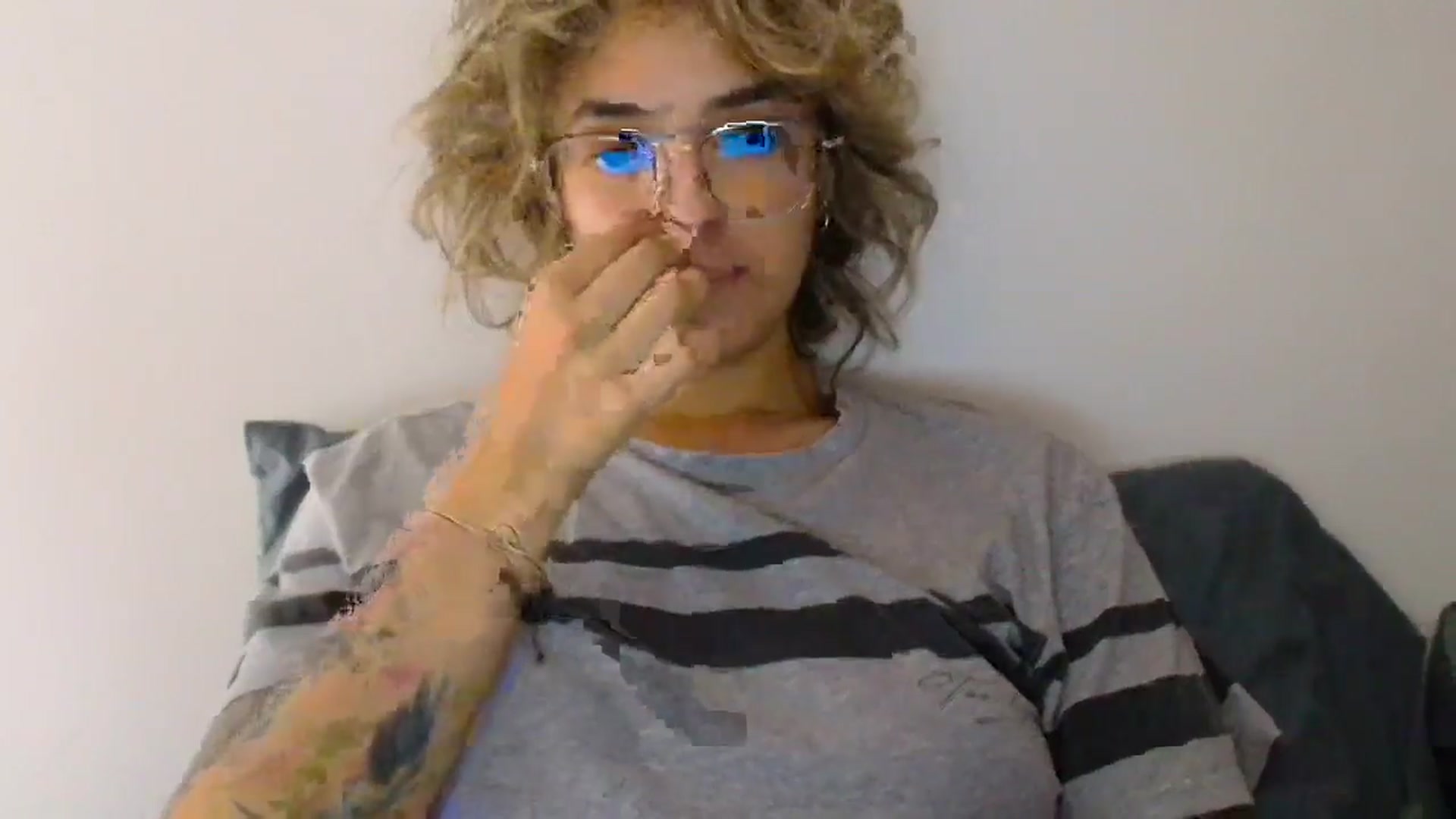 Gallery image thumbnail from RiversideCA's myfreecams stream on, 04/01/2024, 16:09 image 17 of 20