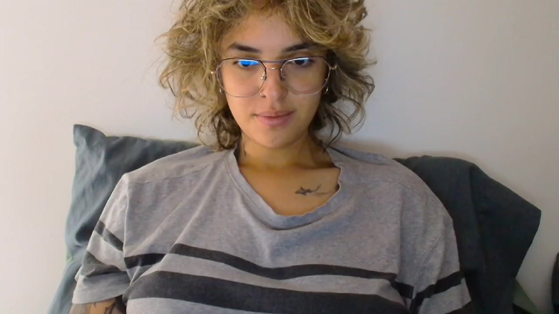 Gallery image thumbnail from RiversideCA's myfreecams stream on, 04/01/2024, 16:09 image 8 of 20