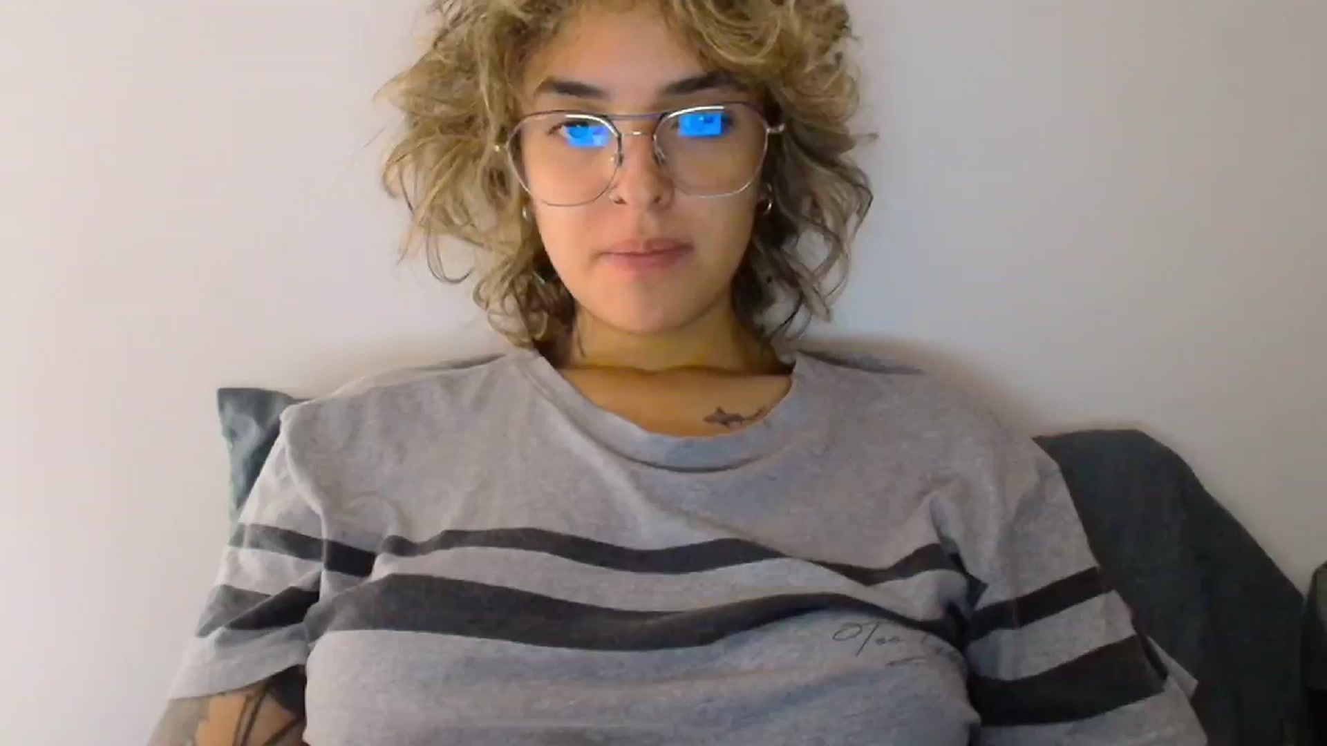 Gallery image thumbnail from RiversideCA's myfreecams stream on, 04/01/2024, 16:09 image 15 of 20