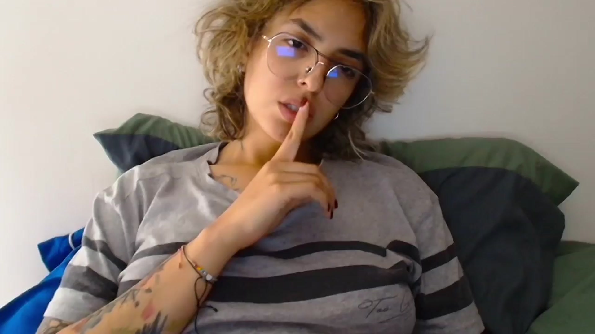 Gallery image thumbnail from RiversideCA's myfreecams stream on, 04/01/2024, 18:06 image 10 of 20