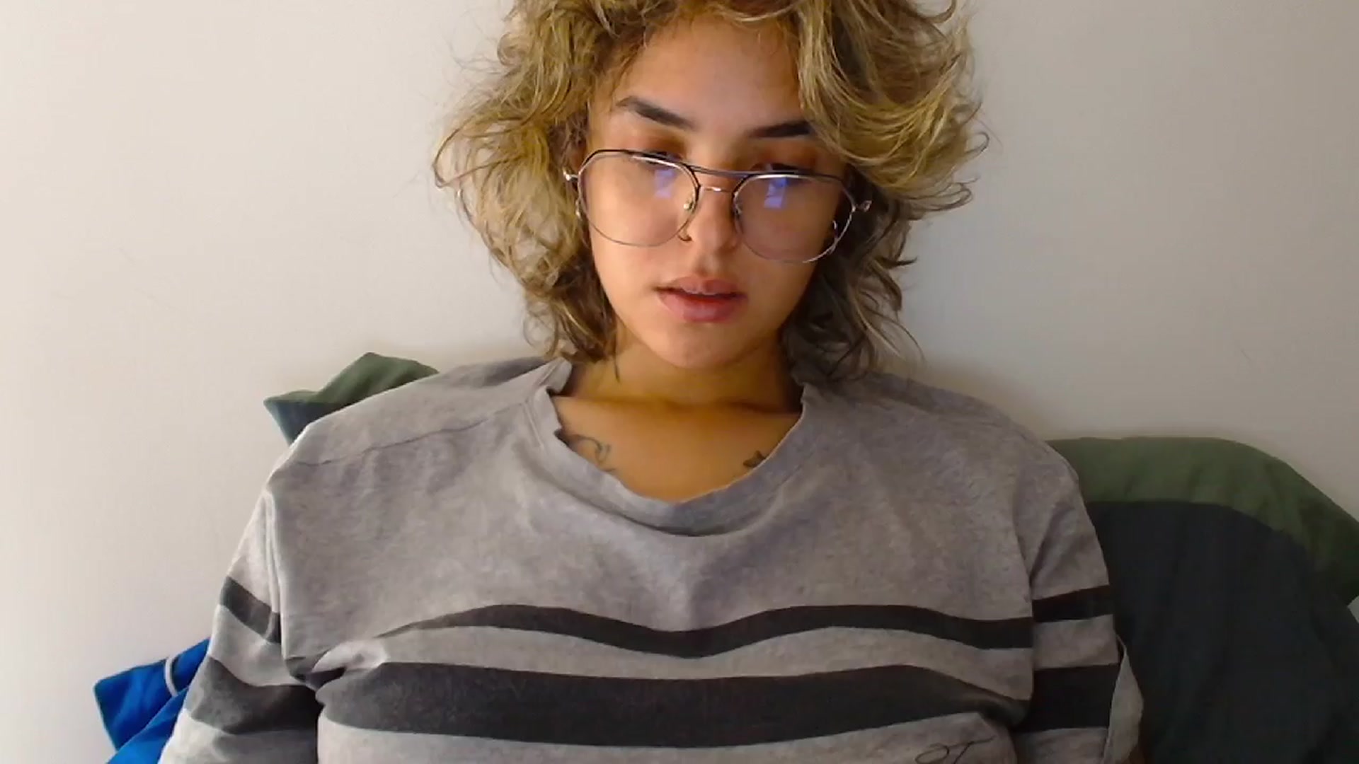 Gallery image thumbnail from RiversideCA's myfreecams stream on, 04/01/2024, 18:06 image 13 of 20
