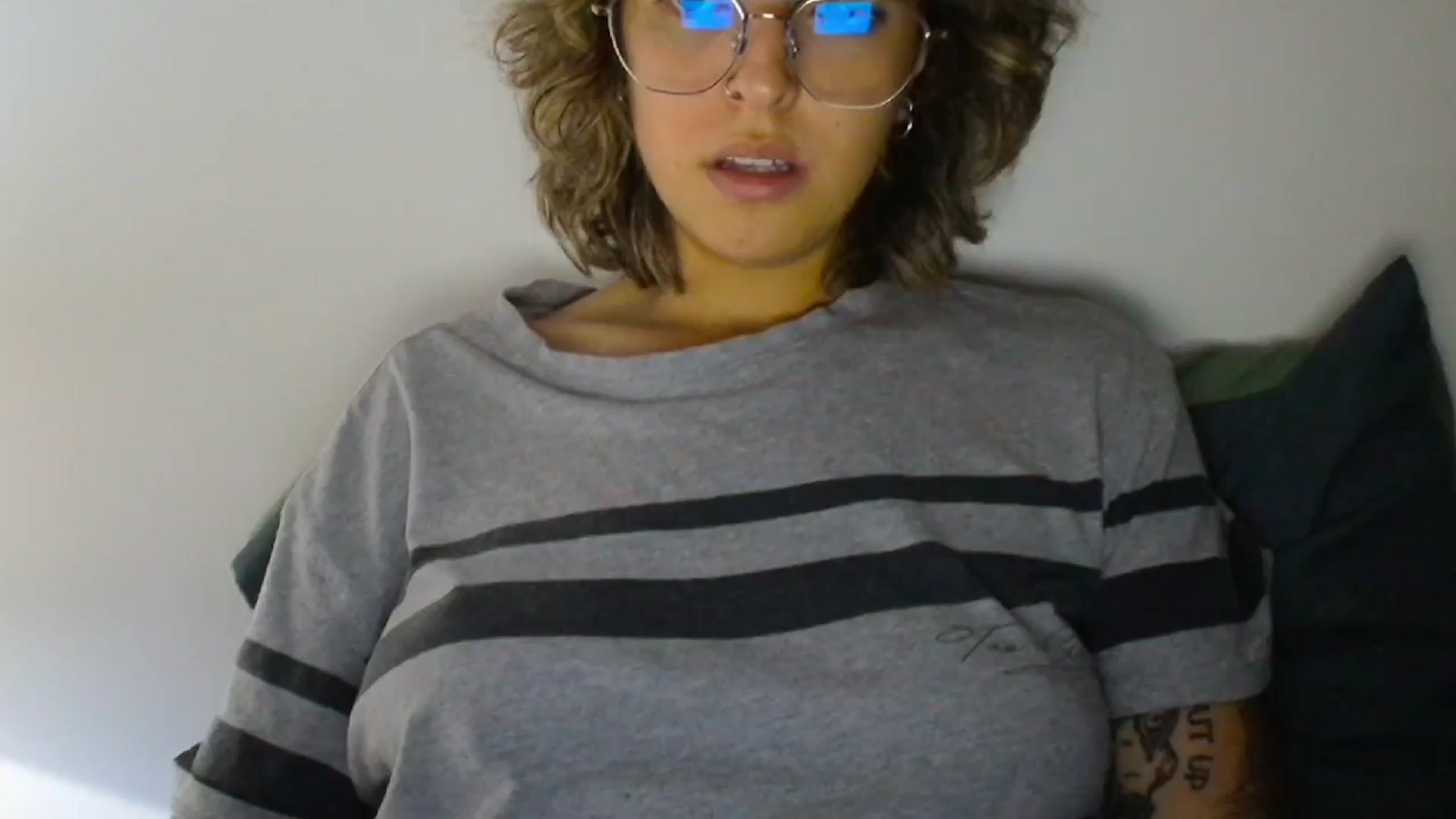 Gallery image thumbnail from RiversideCA's myfreecams stream on, 04/03/2024, 05:14 image 13 of 20