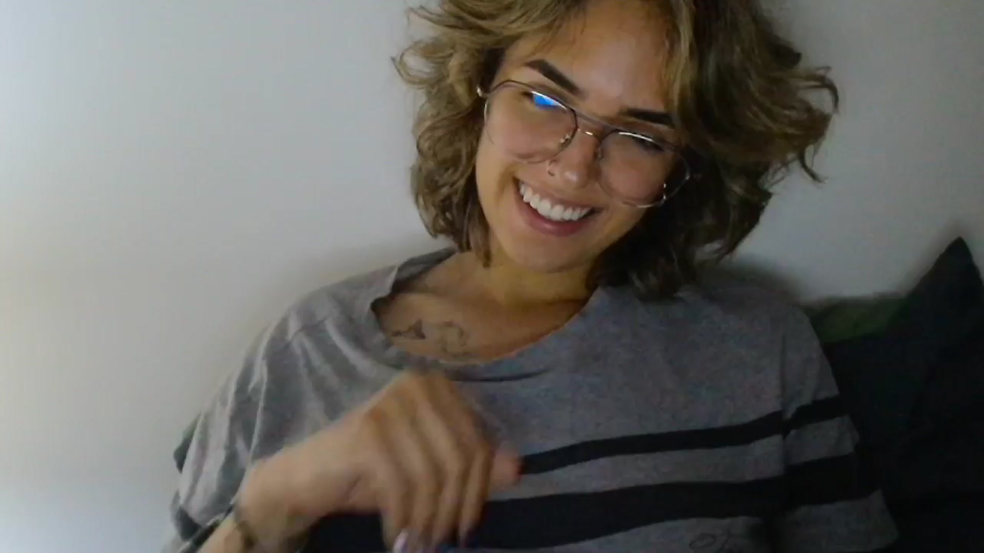 Gallery image thumbnail from RiversideCA's myfreecams stream on, 04/03/2024, 05:14 image 15 of 20