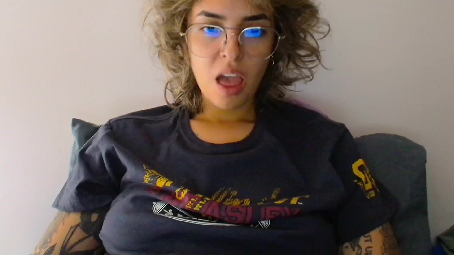 Gallery image thumbnail from RiversideCA's myfreecams stream on, 04/06/2024, 16:39 image 14 of 20
