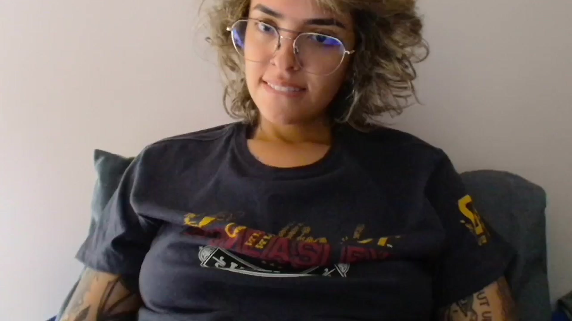 Gallery image thumbnail from RiversideCA's myfreecams stream on, 04/06/2024, 16:39 image 13 of 20