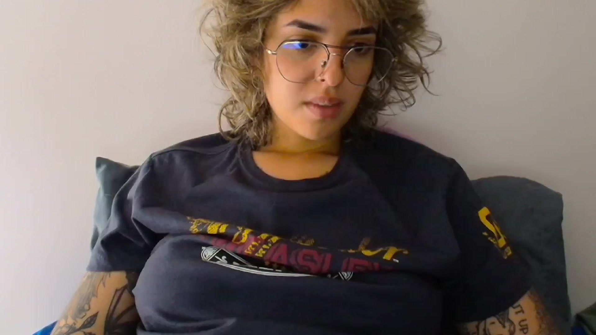 Gallery image thumbnail from RiversideCA's myfreecams stream on, 04/06/2024, 16:39 image 15 of 20