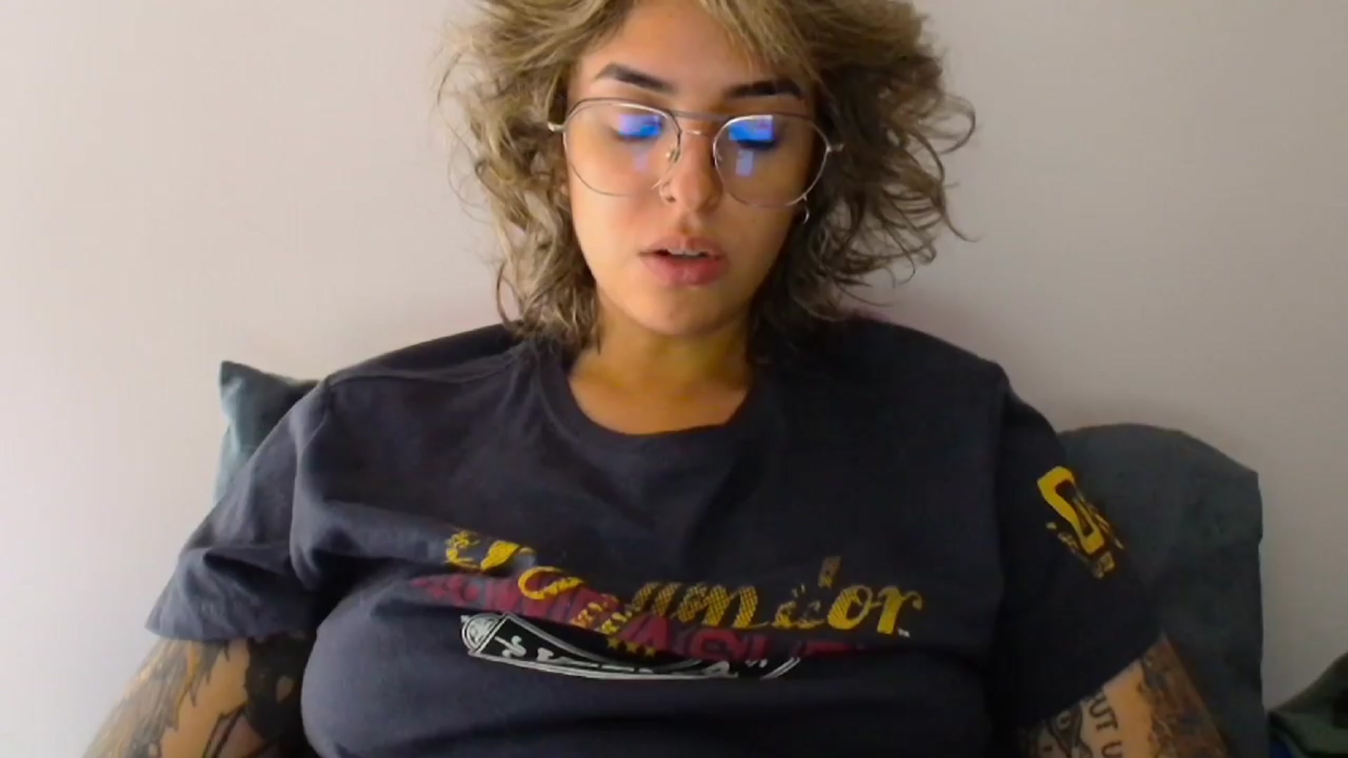 Gallery image thumbnail from RiversideCA's myfreecams stream on, 04/06/2024, 16:39 image 18 of 20