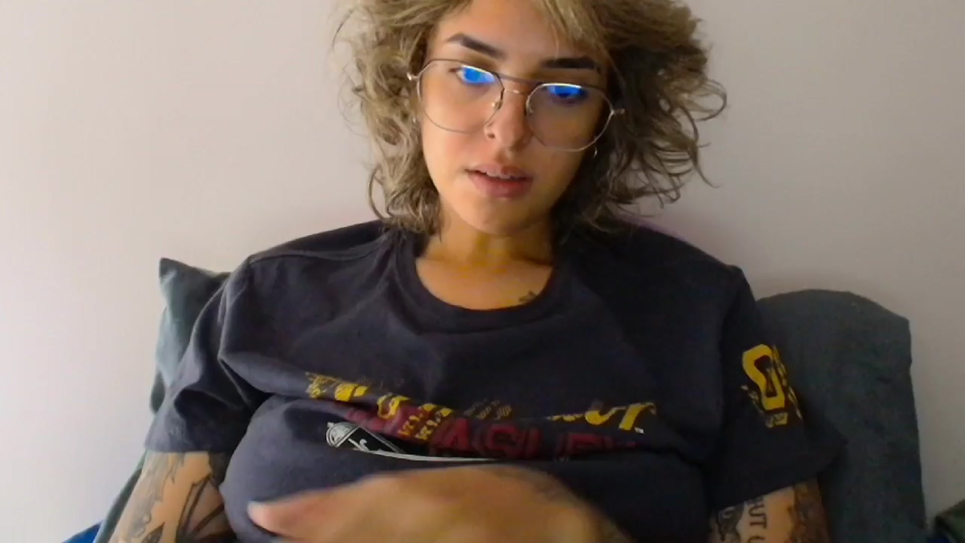 Gallery image thumbnail from RiversideCA's myfreecams stream on, 04/06/2024, 16:39 image 16 of 20