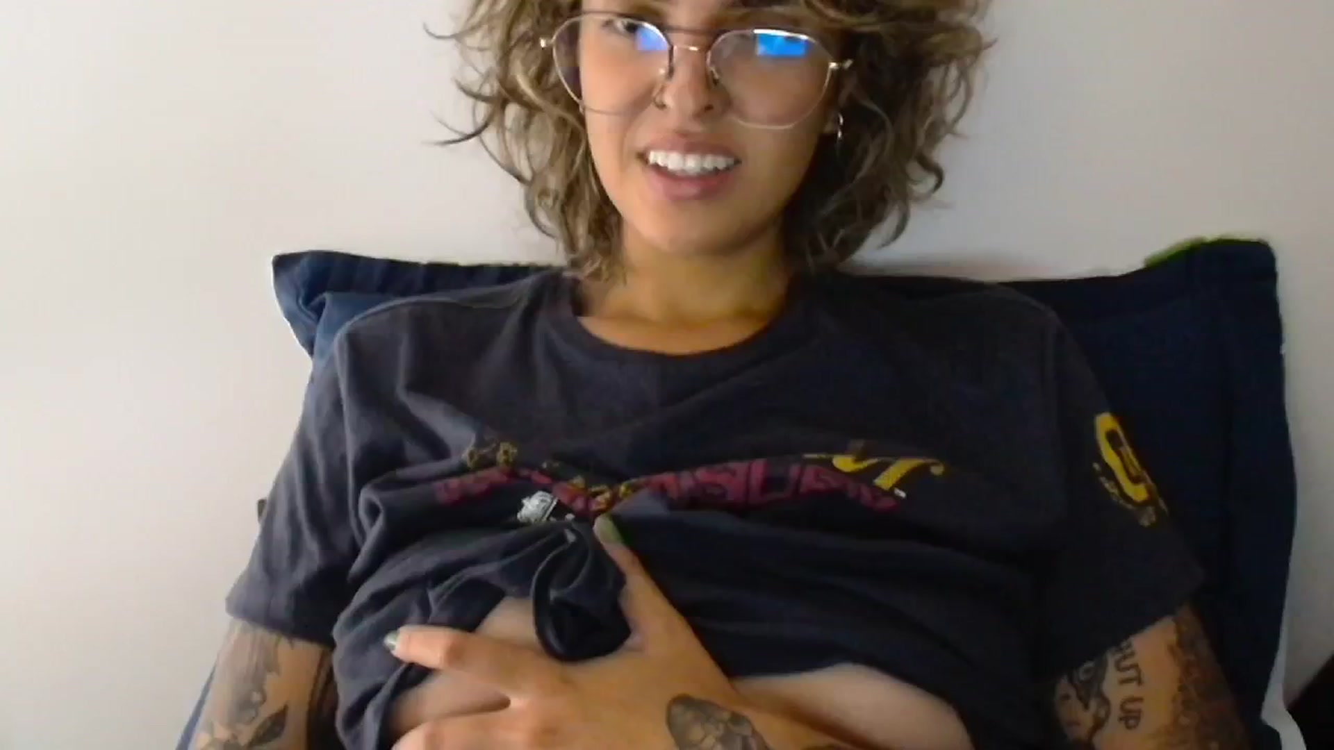 Gallery image thumbnail from RiversideCA's myfreecams stream on, 04/24/2024, 16:20 image 14 of 20
