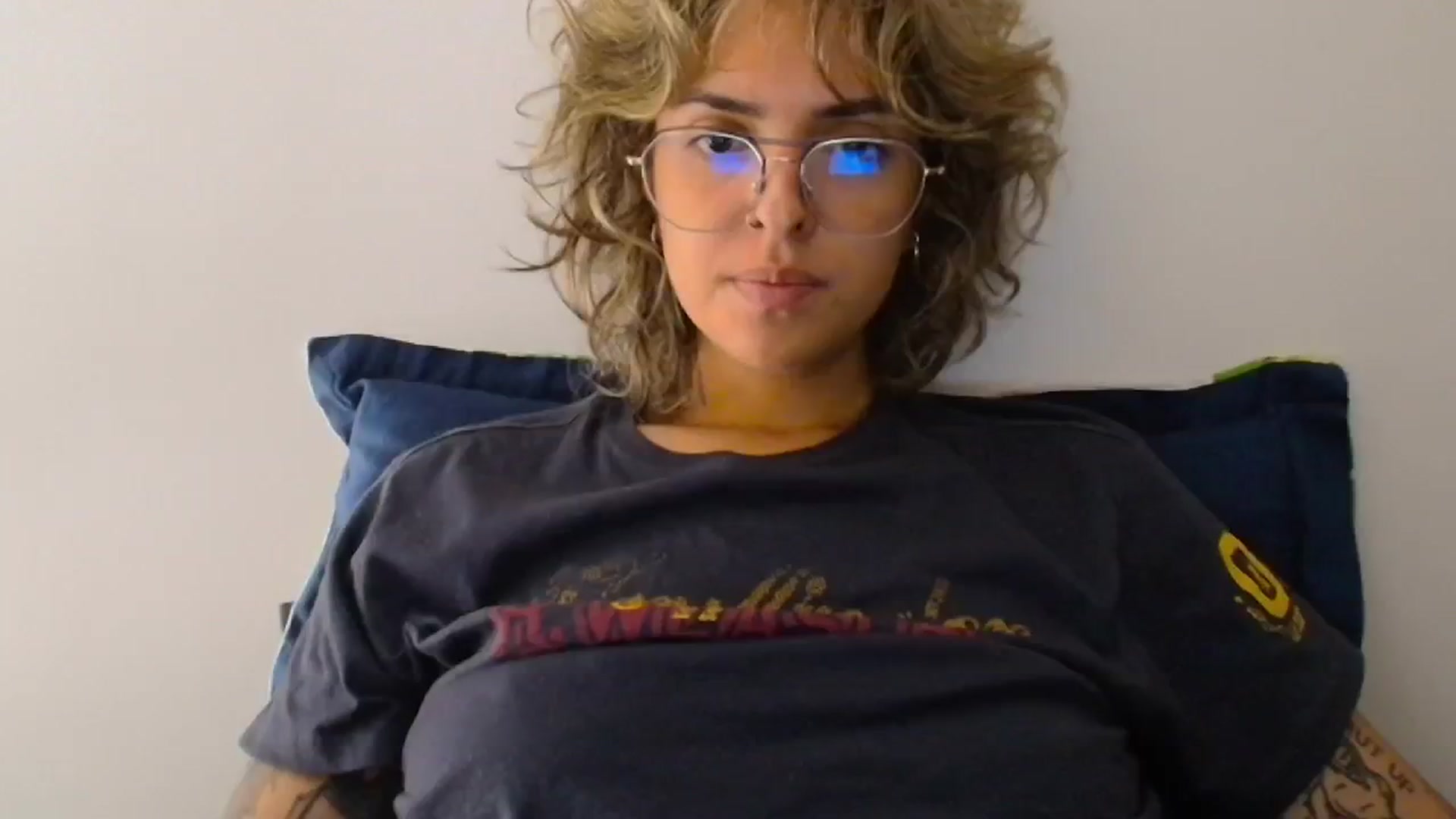Gallery image thumbnail from RiversideCA's myfreecams stream on, 04/24/2024, 16:20 image 18 of 20