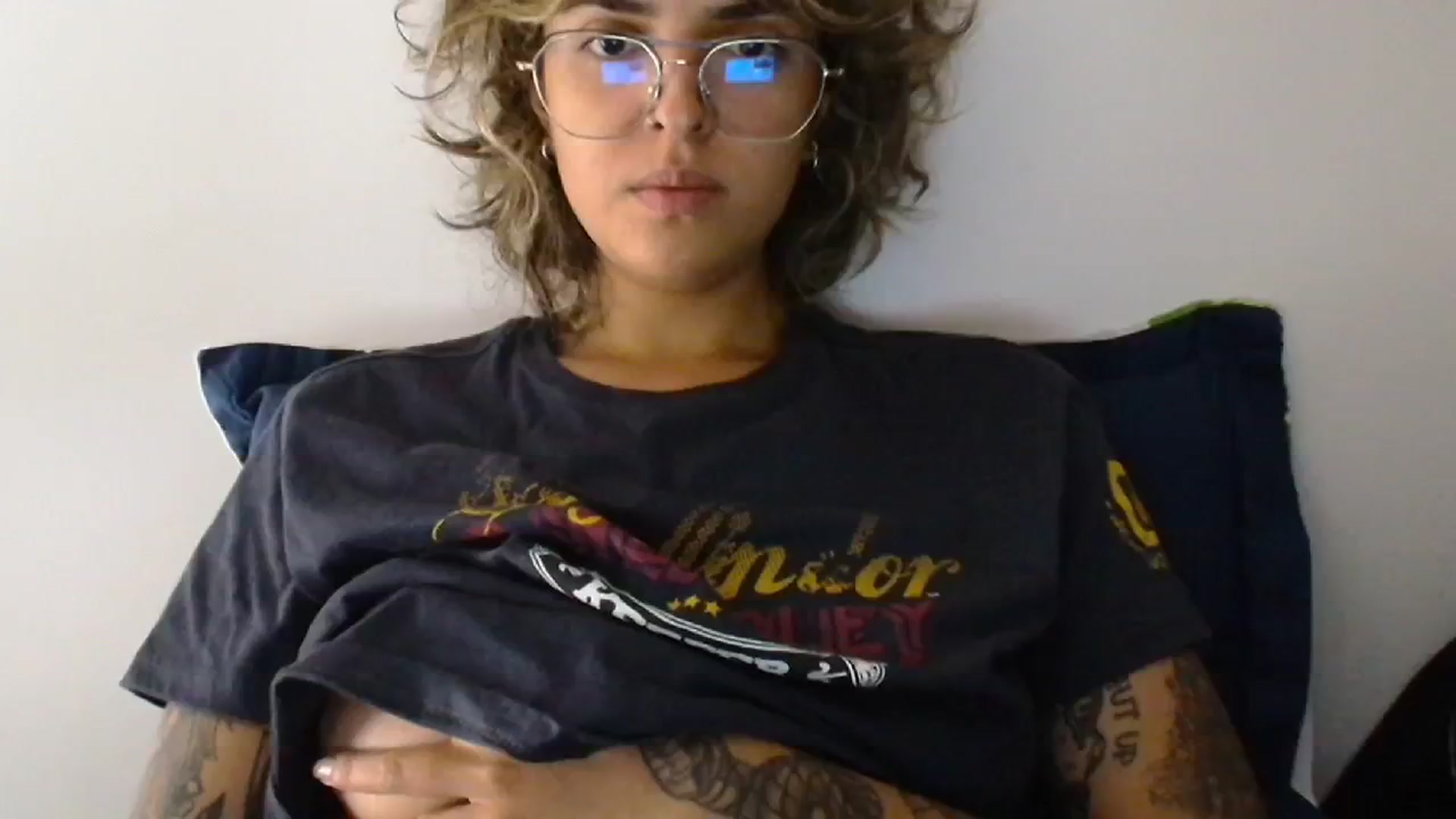 Gallery image thumbnail from RiversideCA's myfreecams stream on, 04/24/2024, 16:20 image 2 of 20