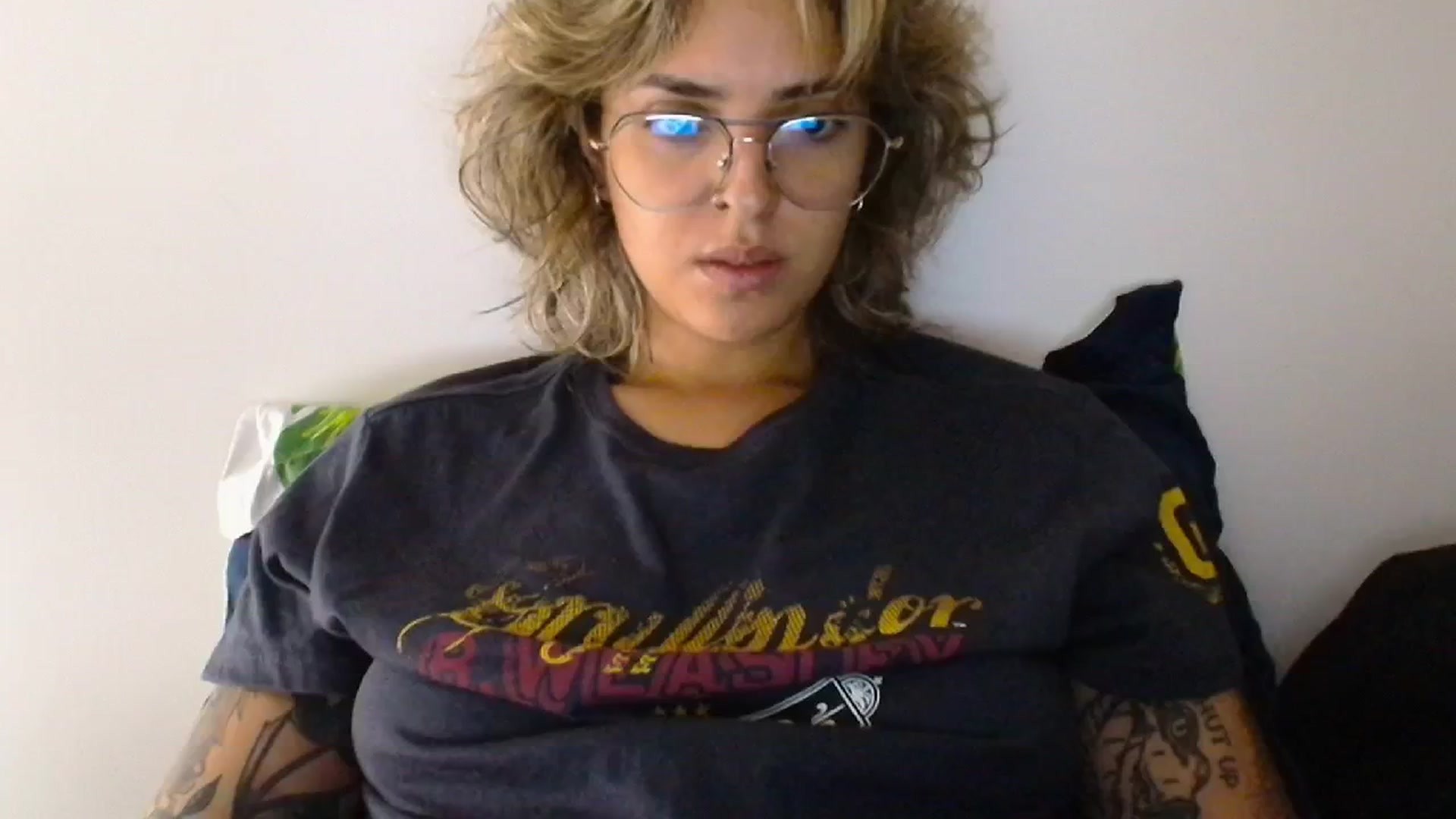 Gallery image thumbnail from RiversideCA's myfreecams stream on, 04/26/2024, 16:15 image 7 of 20