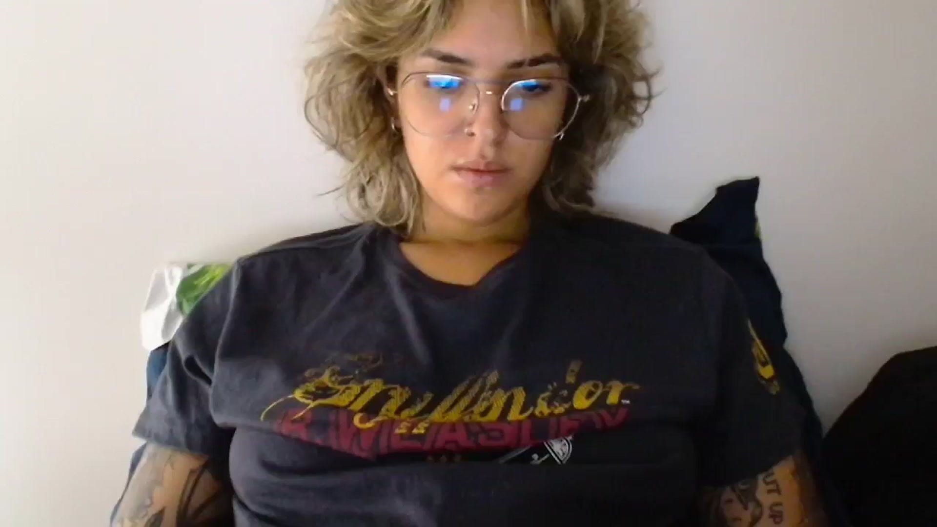 Gallery image thumbnail from RiversideCA's myfreecams stream on, 04/26/2024, 16:15 image 6 of 20