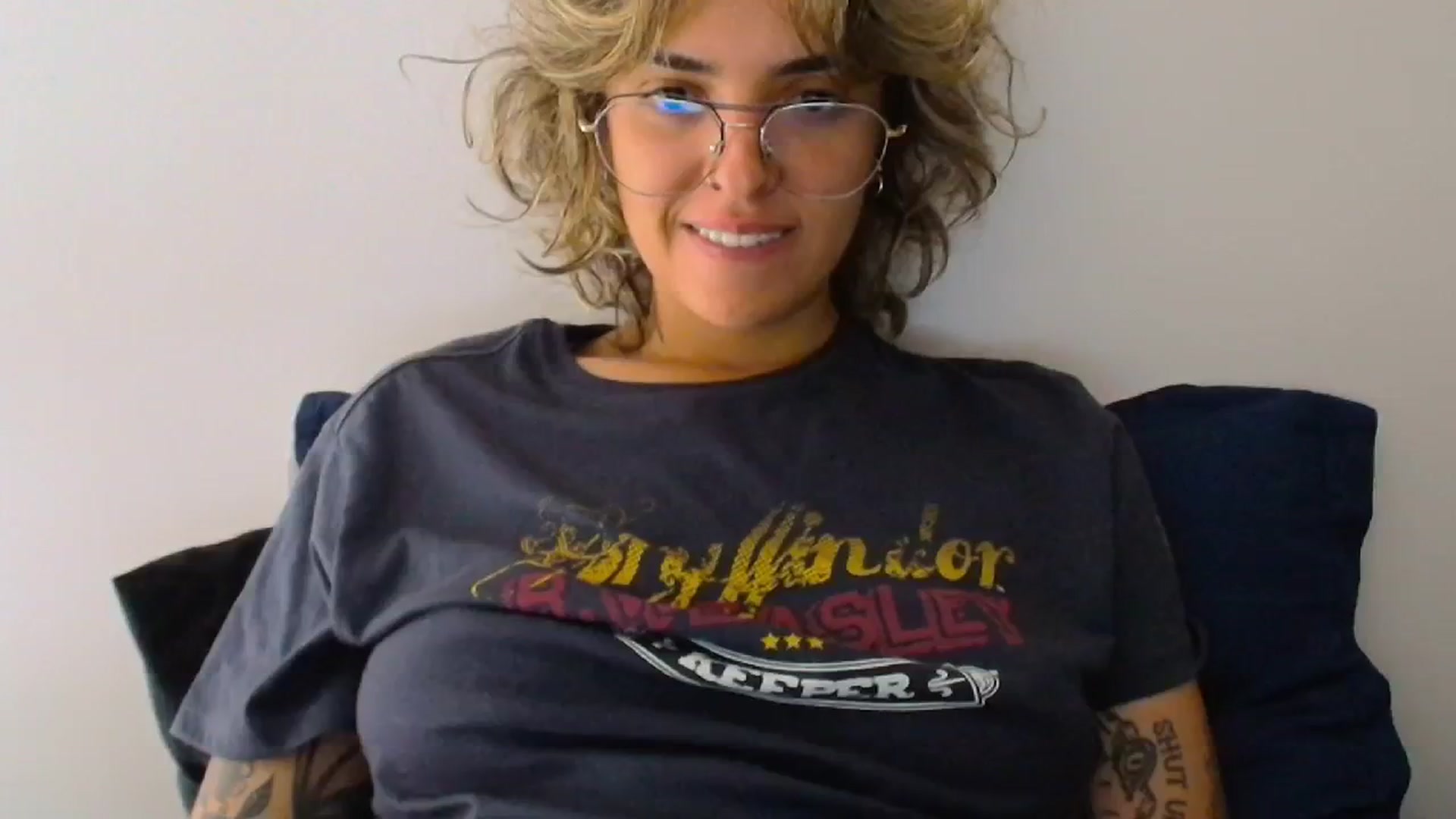 Gallery image thumbnail from RiversideCA's myfreecams stream on, 04/27/2024, 16:23 image 15 of 20