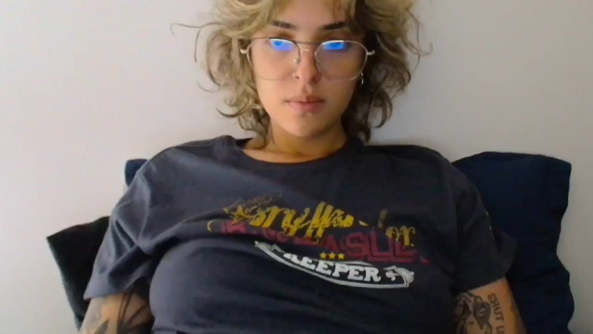 Gallery image thumbnail from RiversideCA's myfreecams stream on, 04/27/2024, 16:23 image 13 of 20